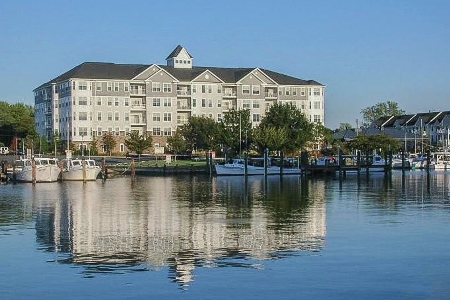 Kozy Waterfront Condo photo 4