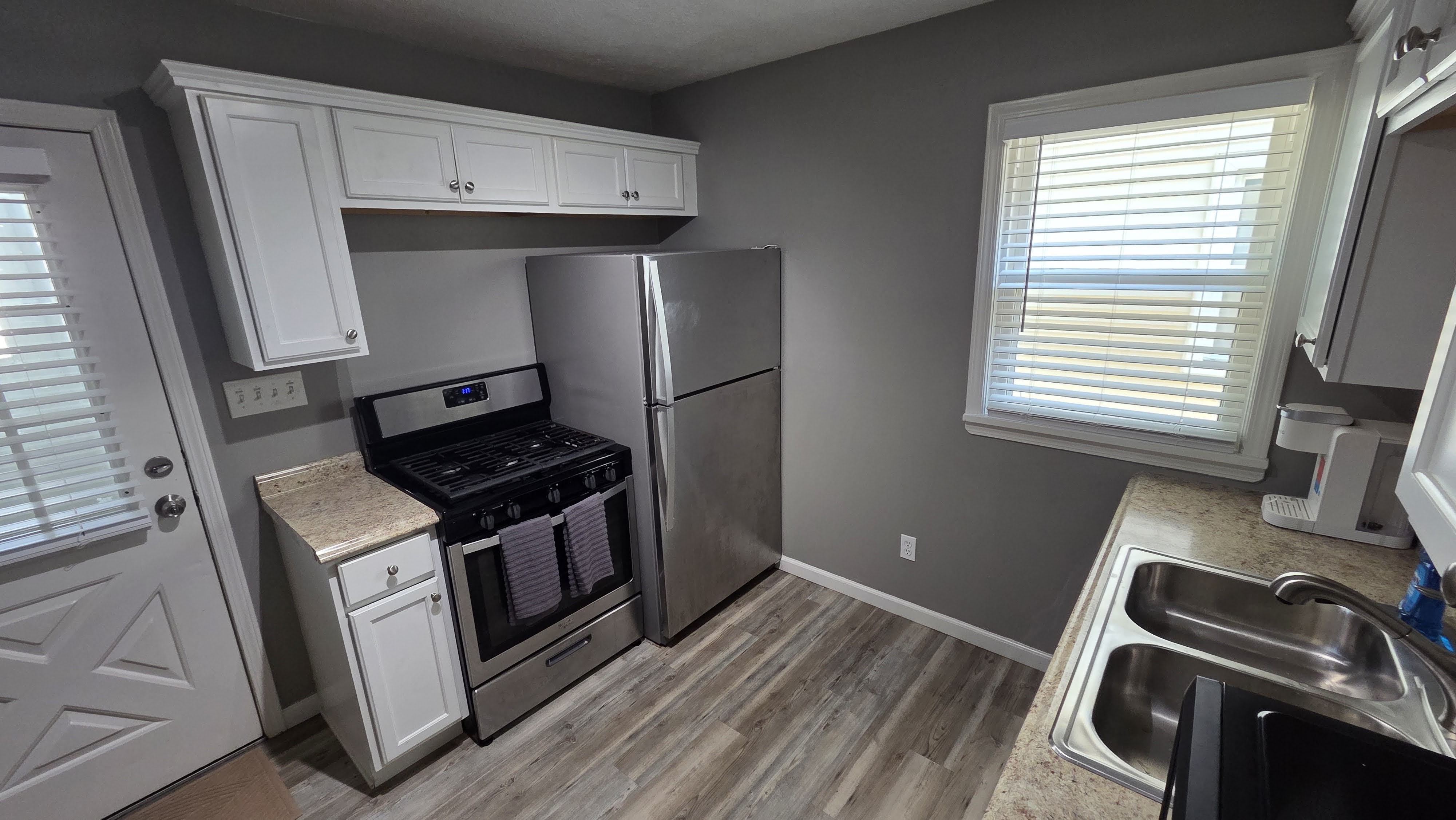 2BR Laundry, Parking, Fenced Yard, Pets photo 5