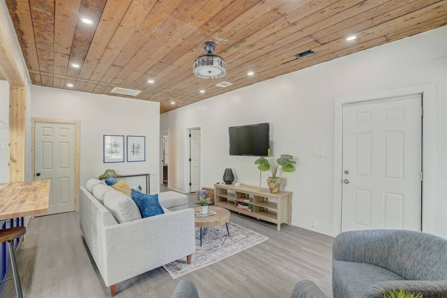  Fully Furnished 3BR / 2BA Home – All Utilities In photo 2