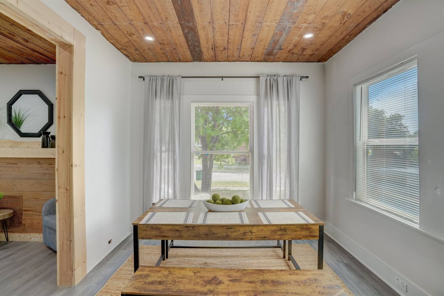  Fully Furnished 3BR / 2BA Home – All Utilities In photo 4