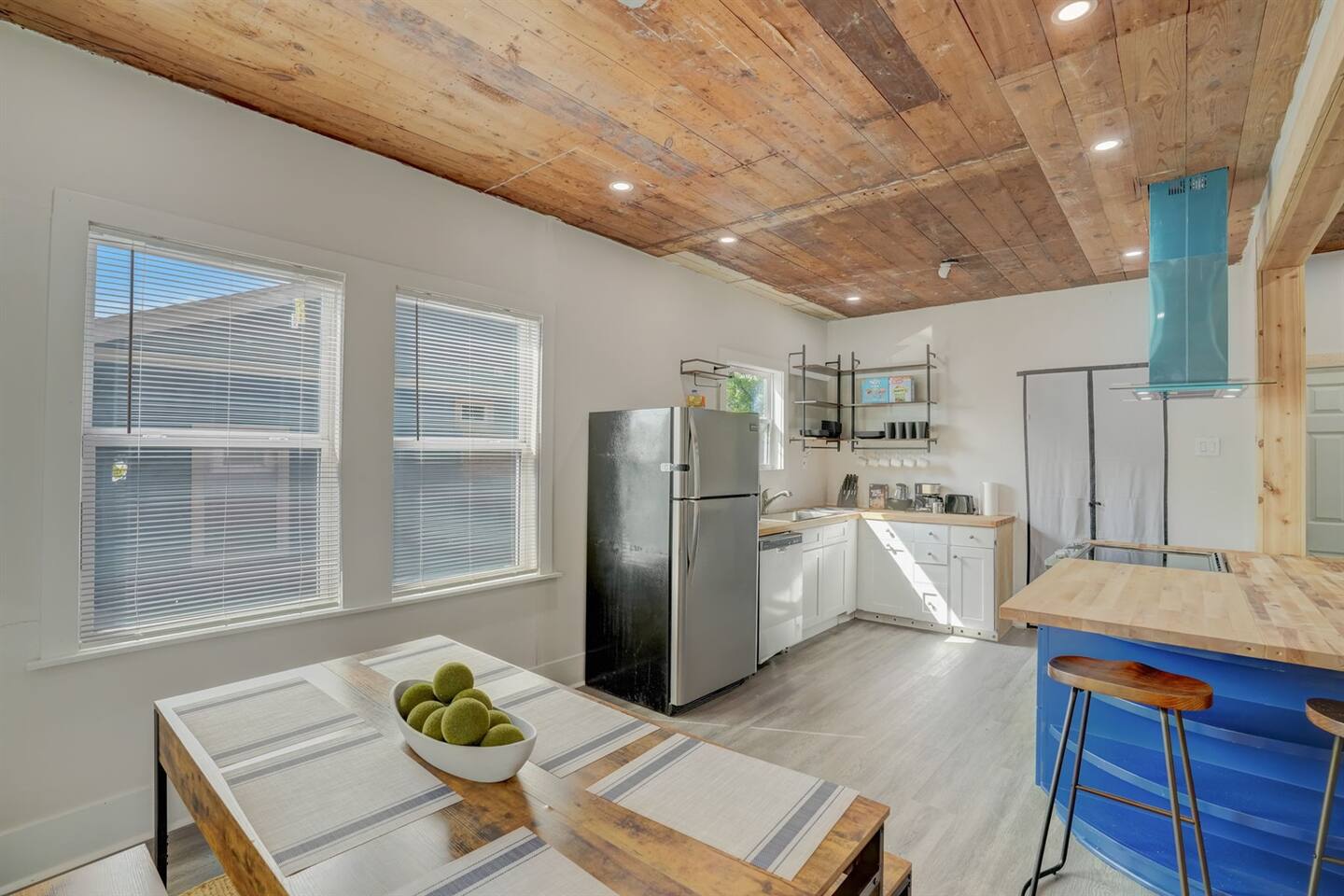  Fully Furnished 3BR / 2BA Home – All Utilities In photo 5