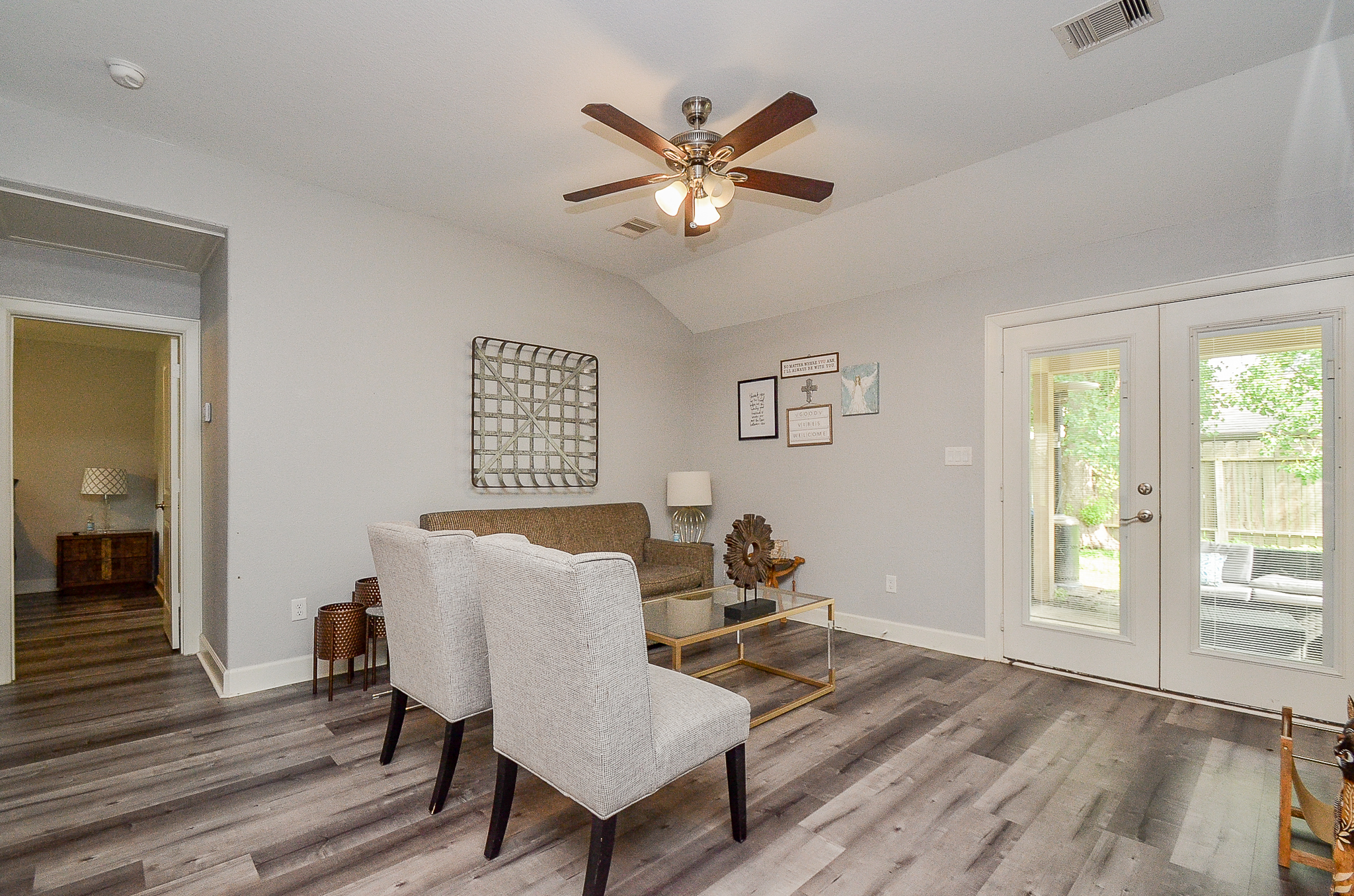 House 3 yrs old, Close to mall, Restaurants, IAH photo 3