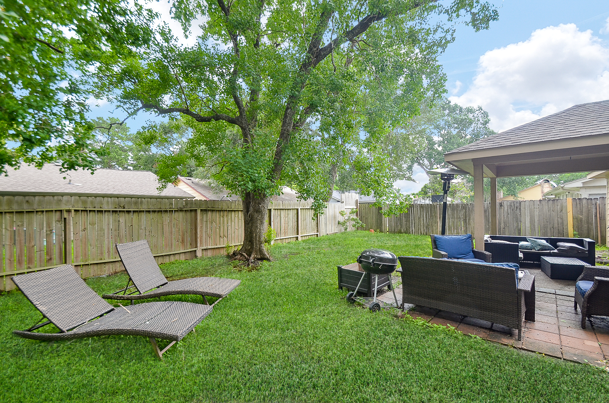 House 3 yrs old, Close to mall, Restaurants, IAH photo 2