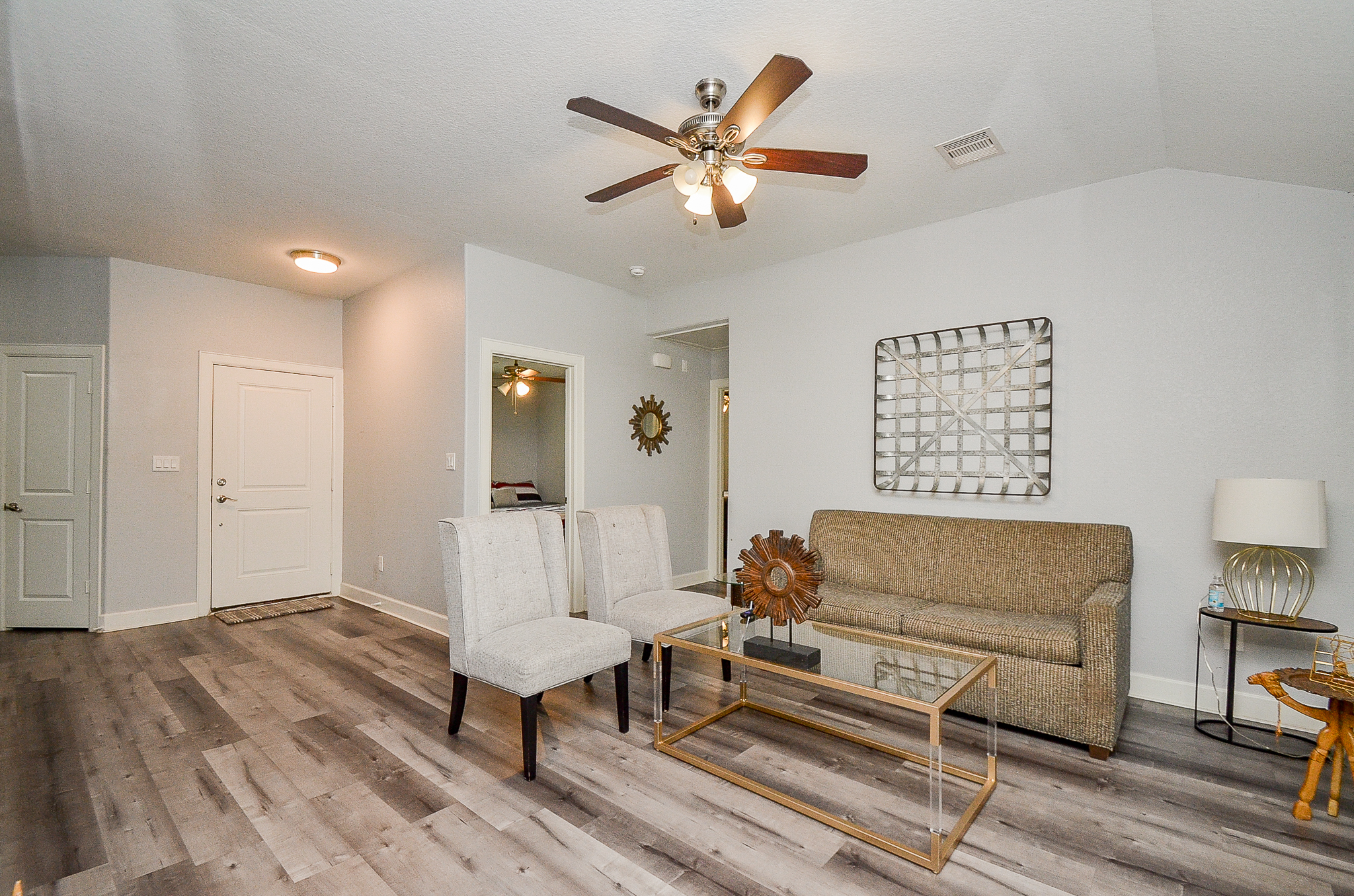 House 3 yrs old, Close to mall, Restaurants, IAH photo 4