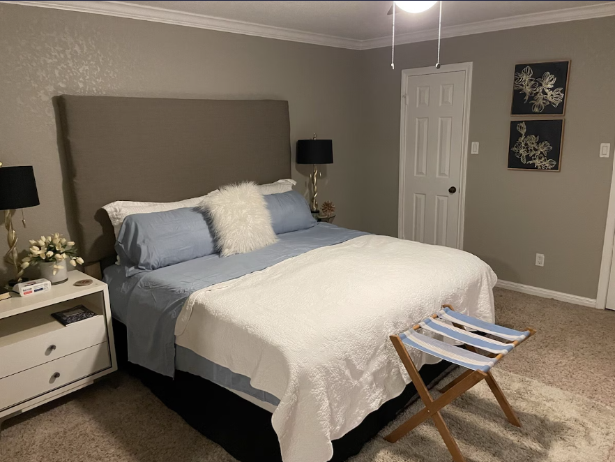 Spacious 6-bedroom Home Perfect for Large Groups! photo 3