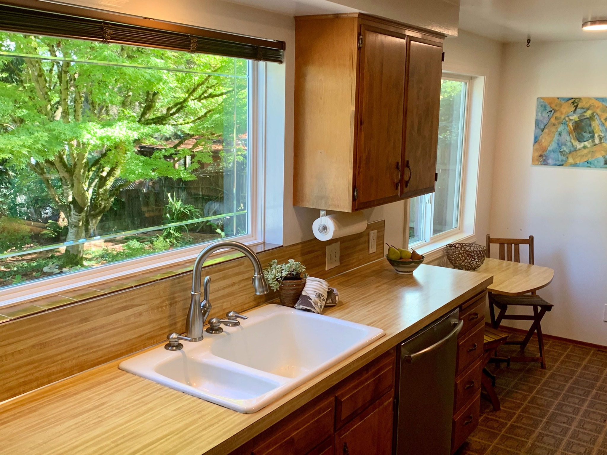 Lake Forest Park Retreat-FURNISHED midterm rental photo 4