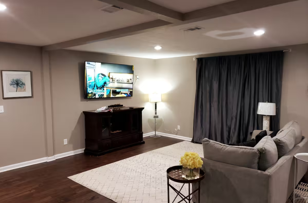 5BR, 3BA w/ huge back deck, Great Neighborhood! photo 5