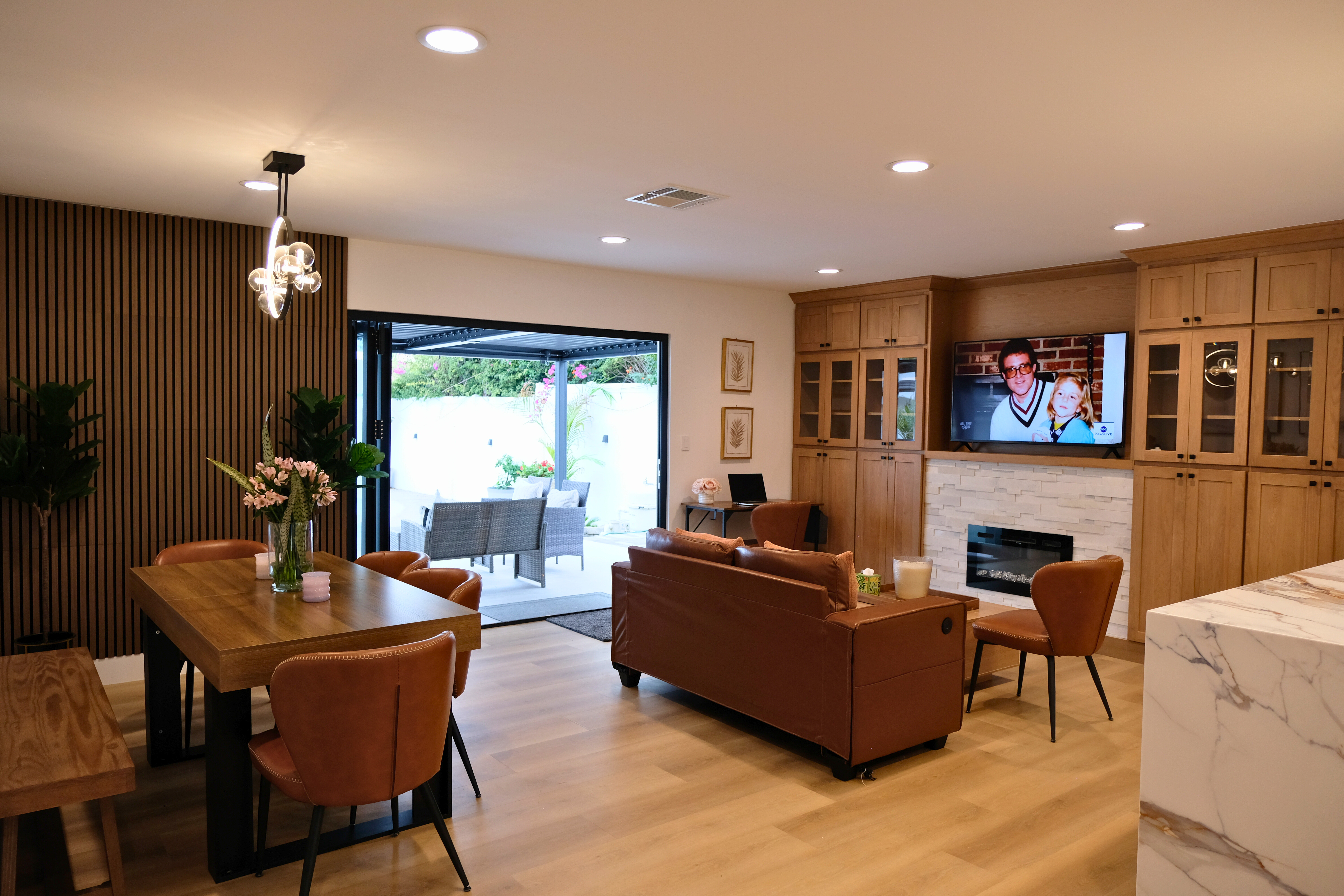 Modern Luxury Huntington Beach Retreat photo 2