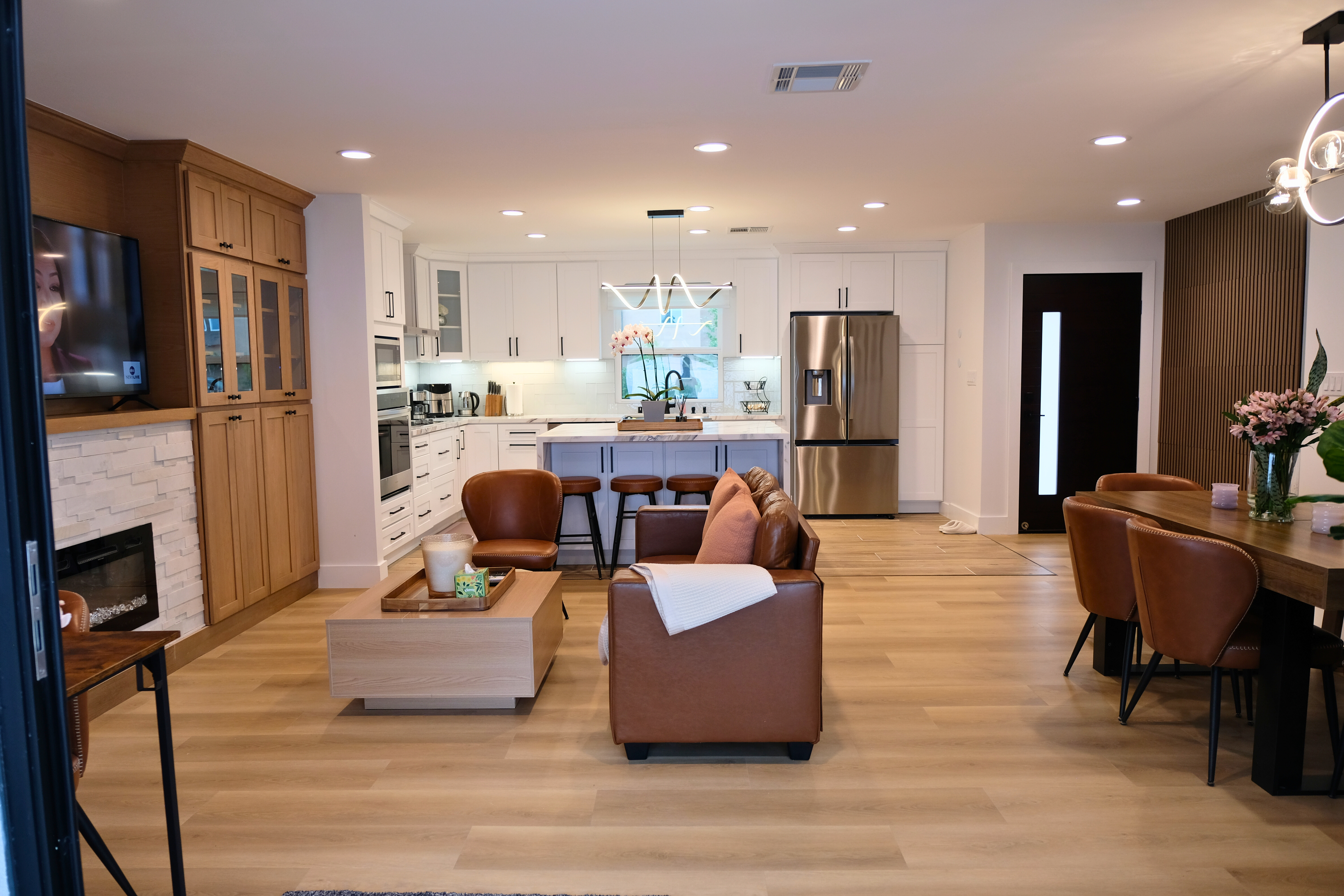 Modern Luxury Huntington Beach Retreat photo 5