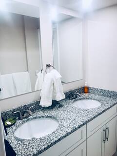 2 Private Rooms and Bathroom 
