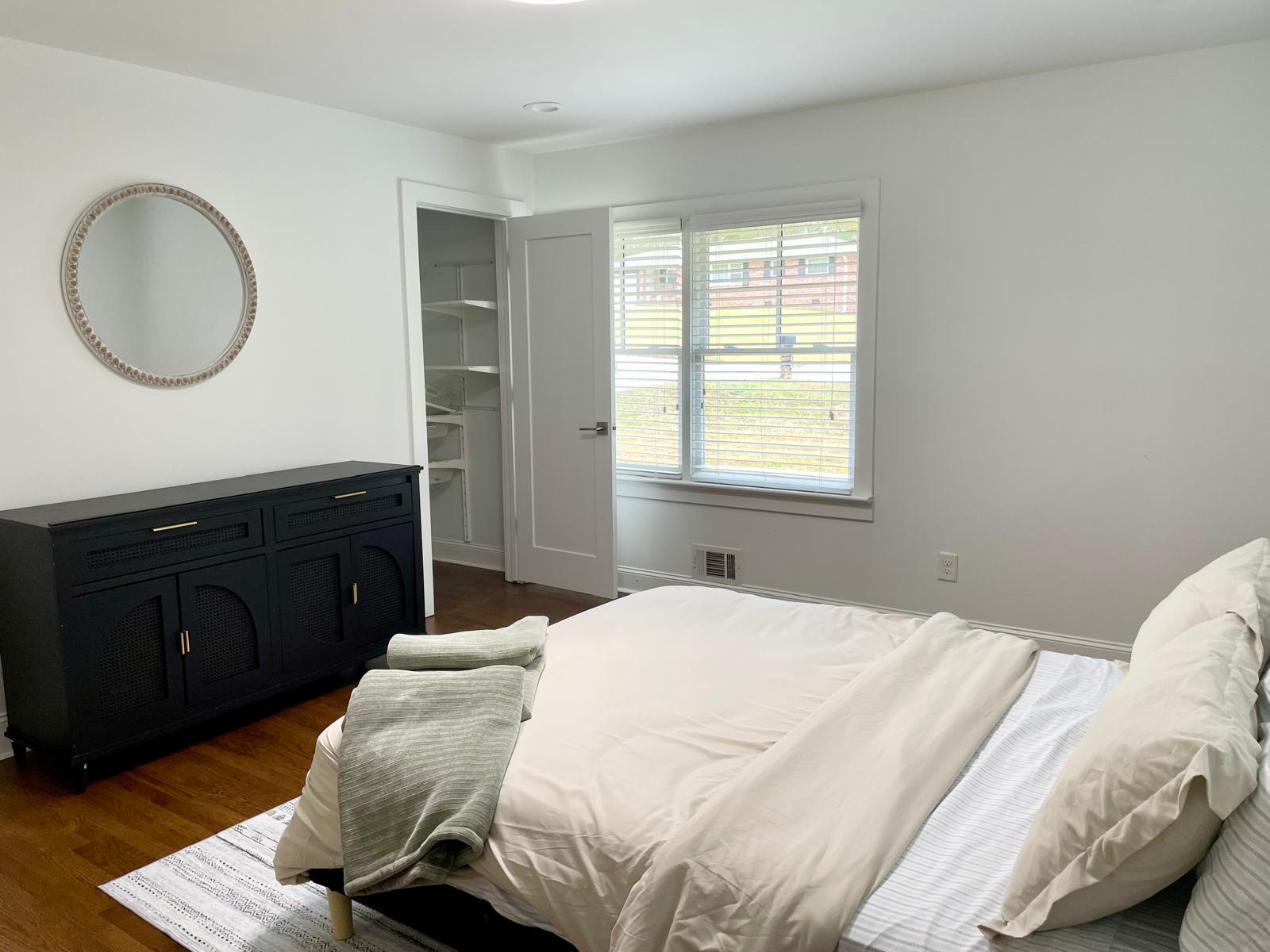 Stylish Fully Furnished 3 Bed/3 Bath in Decatur photo 5