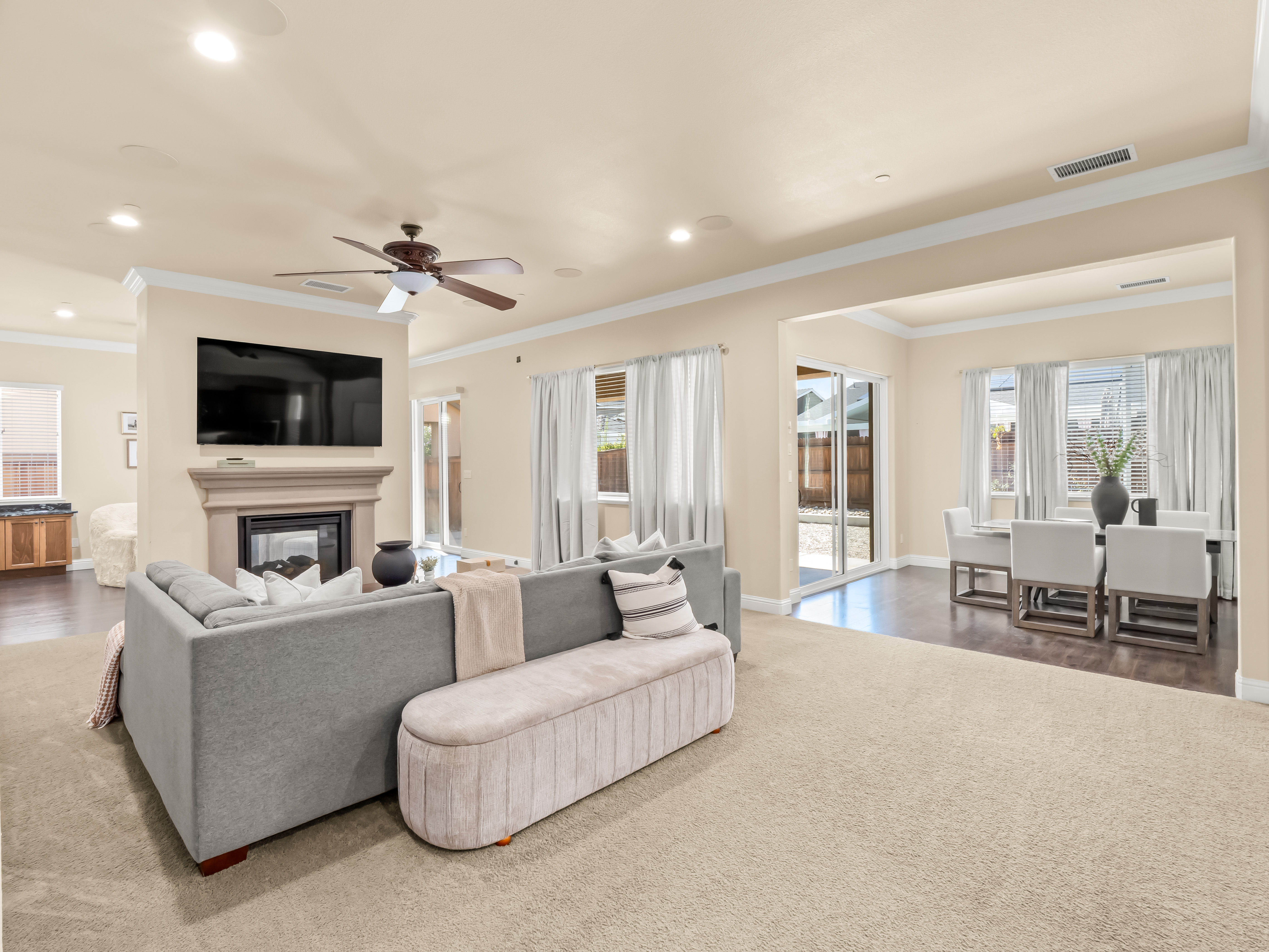 Modern Comfort - Cozy Clovis Edition photo 3