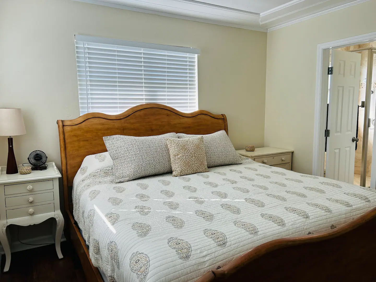 Waterfront Pet Friendly Home photo 2