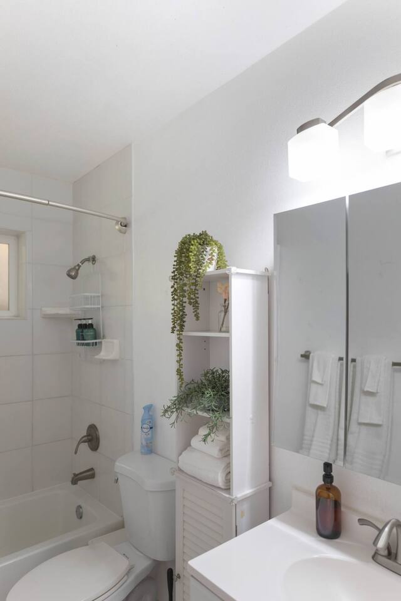 Cozy Garden 4BR/1BA Lower Unit Ocean & Mountain Vi photo 5