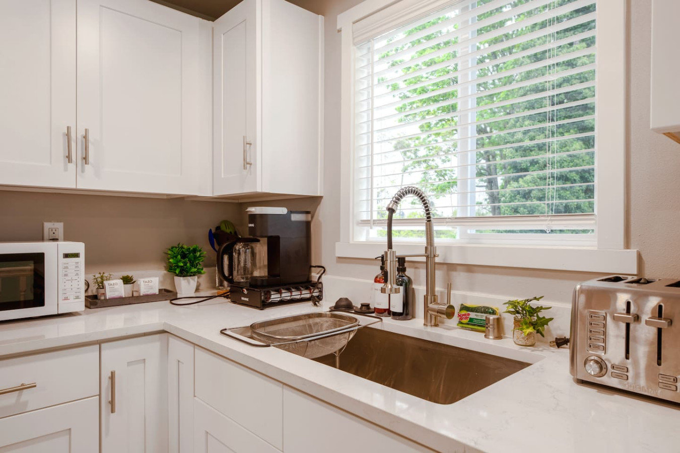 Spacious 3BR/2BA Duplex | Tranquil Views + BBQ photo 5
