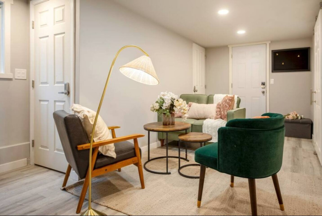 Cozy 2BR Duplex with Outdoor Space by the Sea photo 2