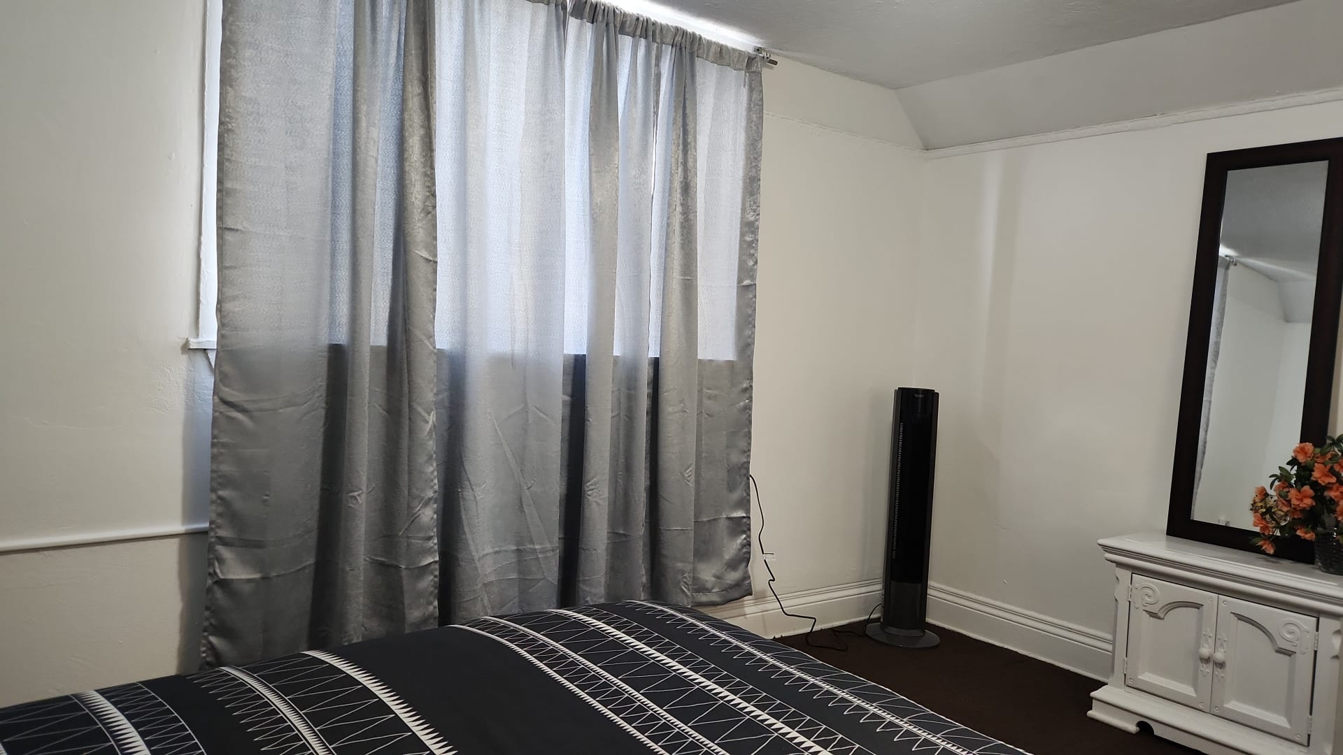 1-Bedroom Apartment in the Heart of Long Beach photo 3