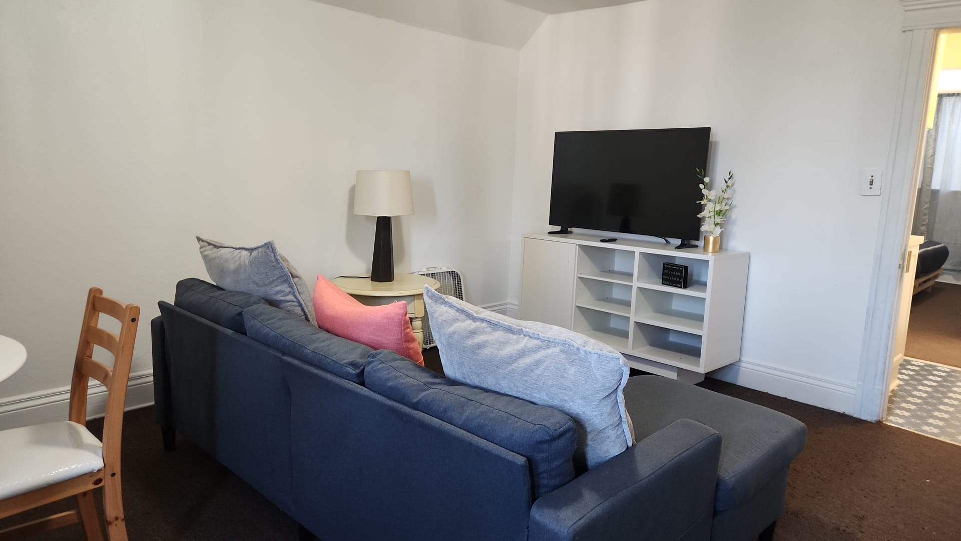 1-Bedroom Apartment in the Heart of Long Beach photo 5