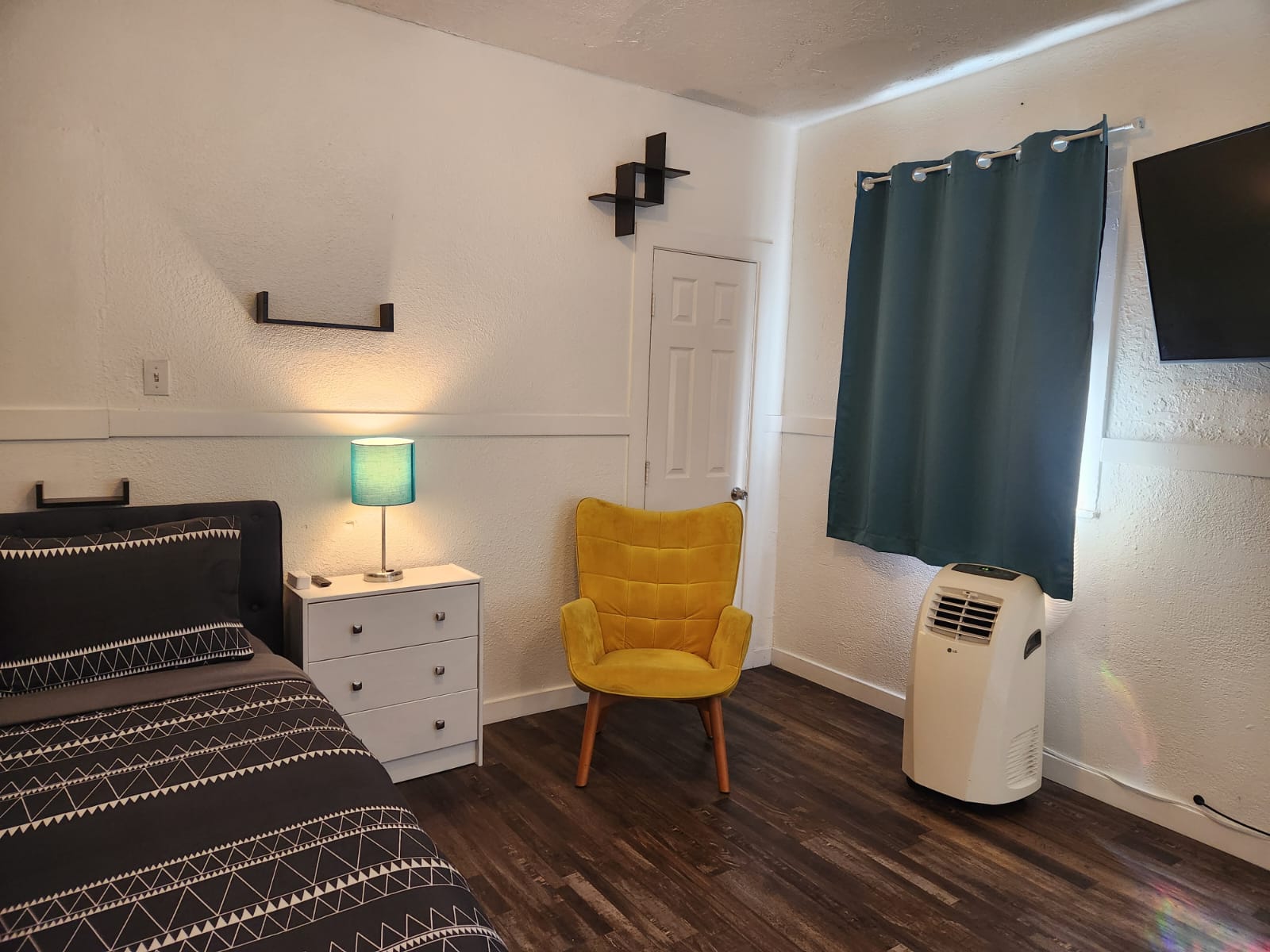 Modern Studio Apartment in the Heart of Long Beach photo 4