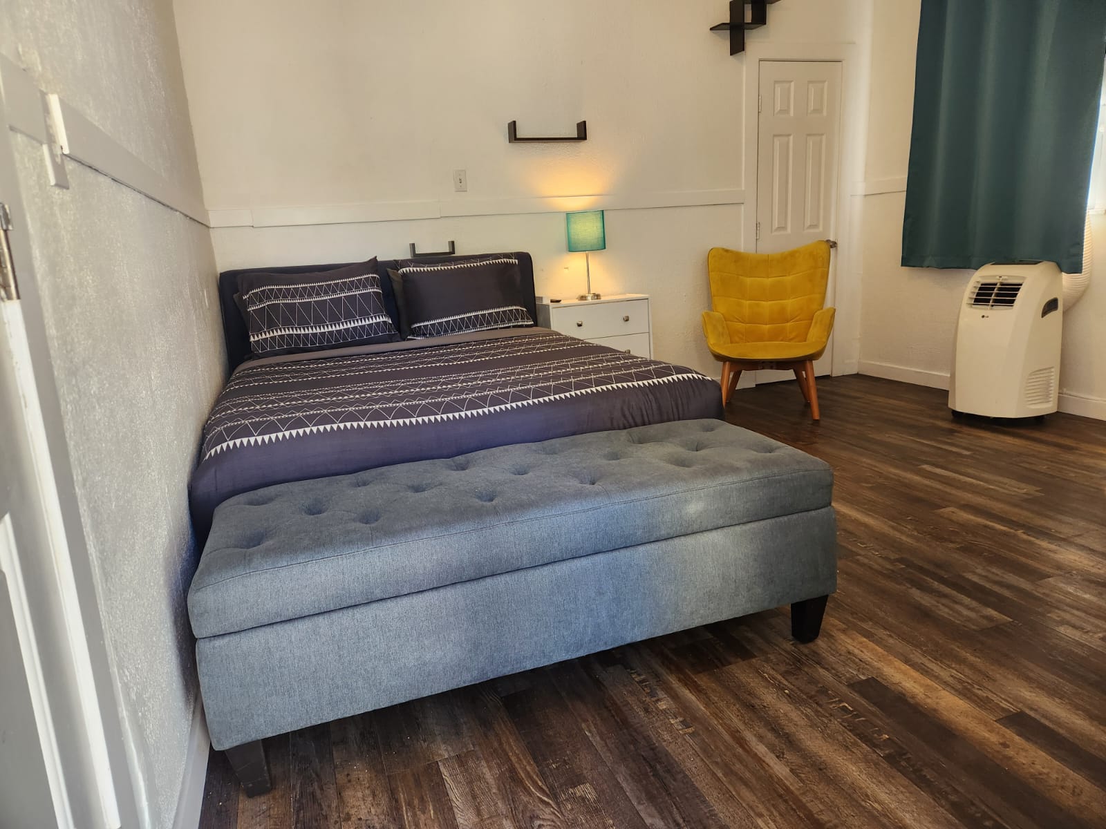 Modern Studio Apartment in the Heart of Long Beach photo 2