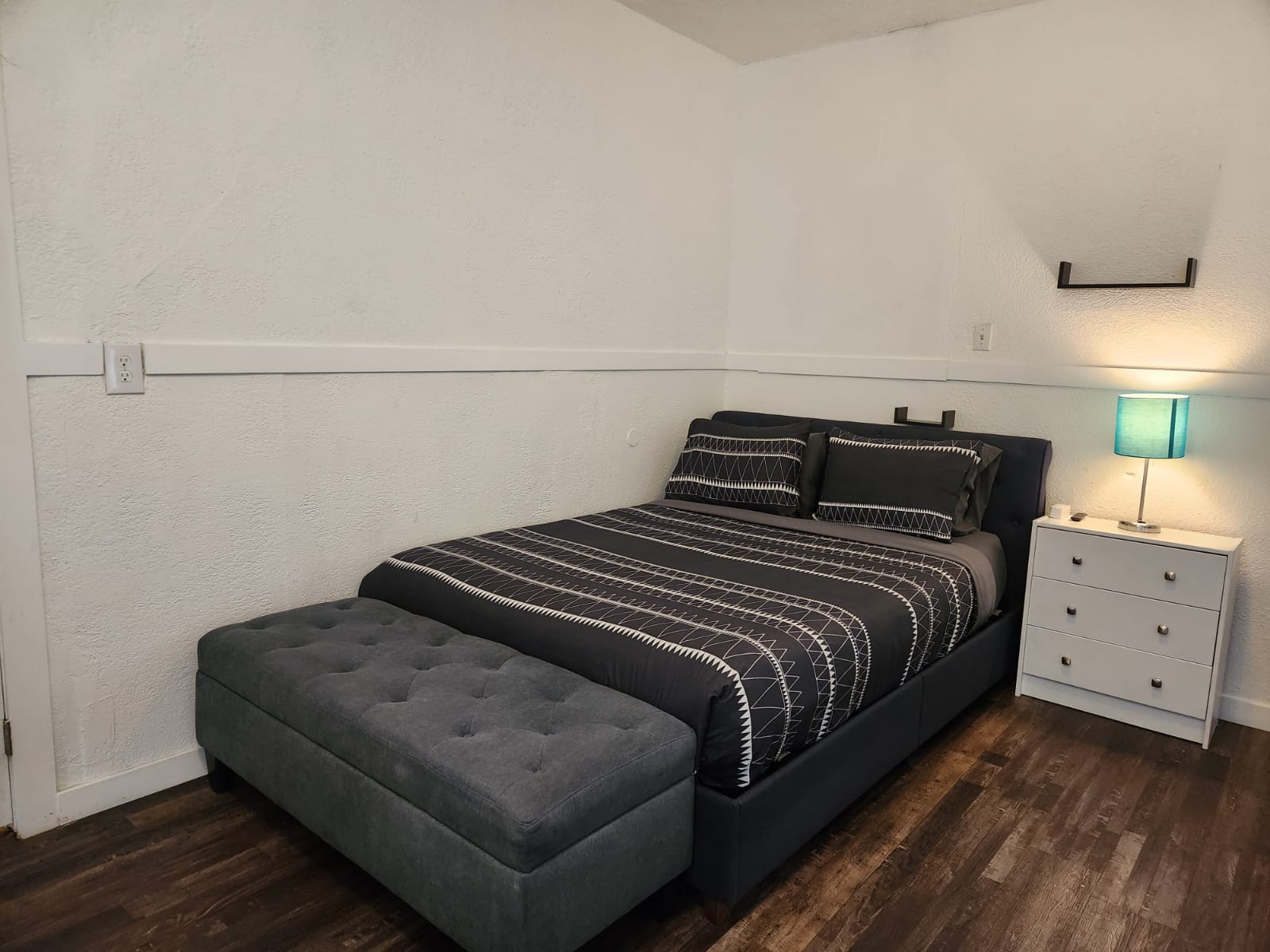 Modern Studio Apartment in the Heart of Long Beach photo 3