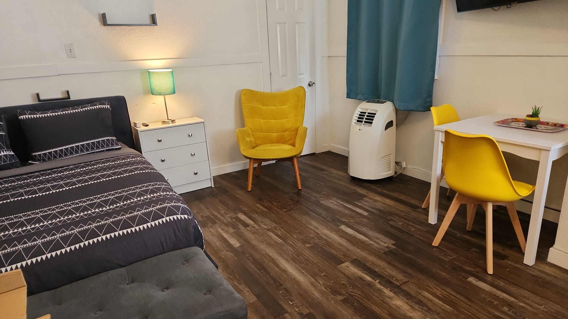 Modern Studio Apartment in the Heart of Long Beach photo 5