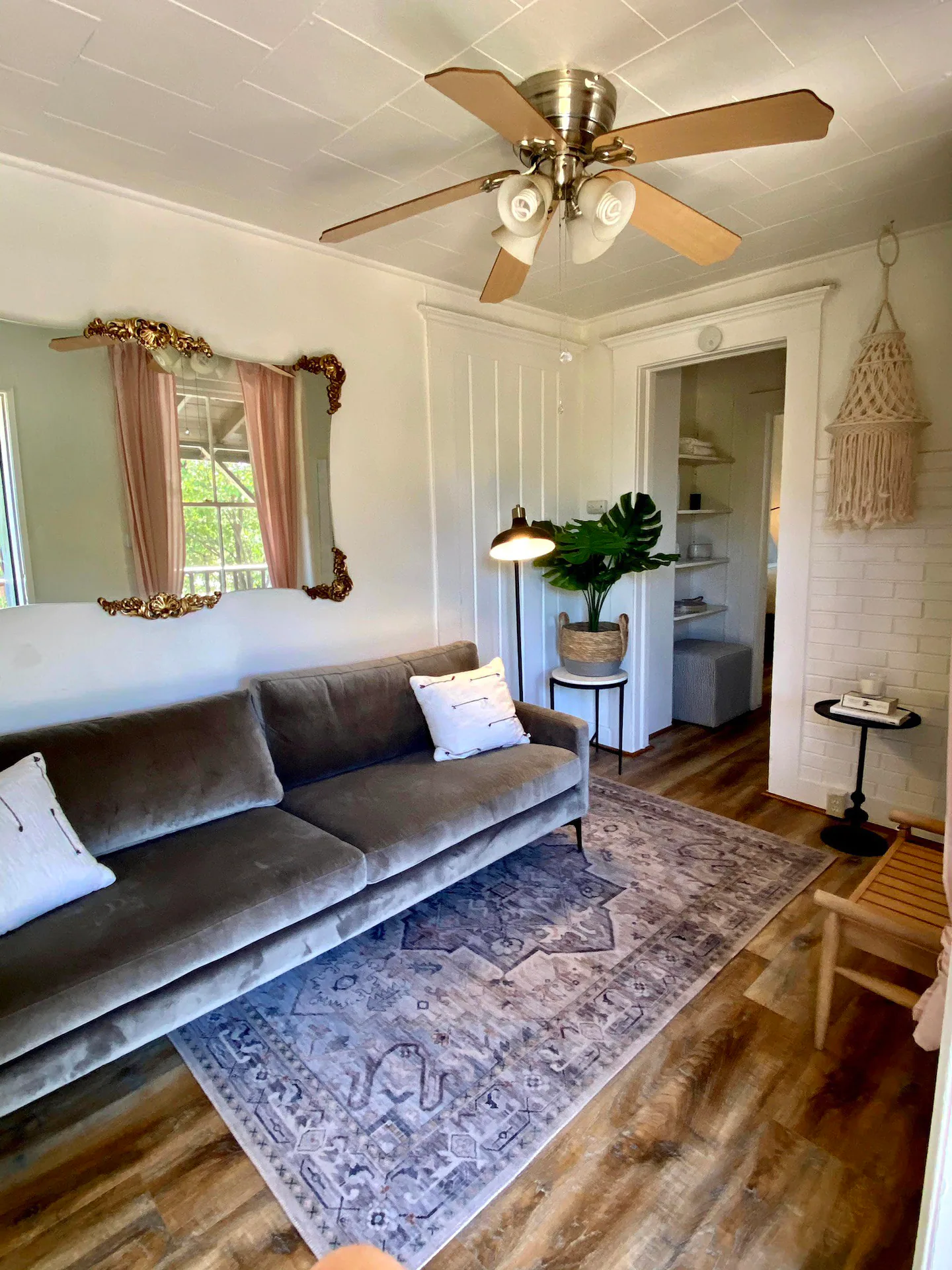 Cozy Little Place in Auburn CA photo 2