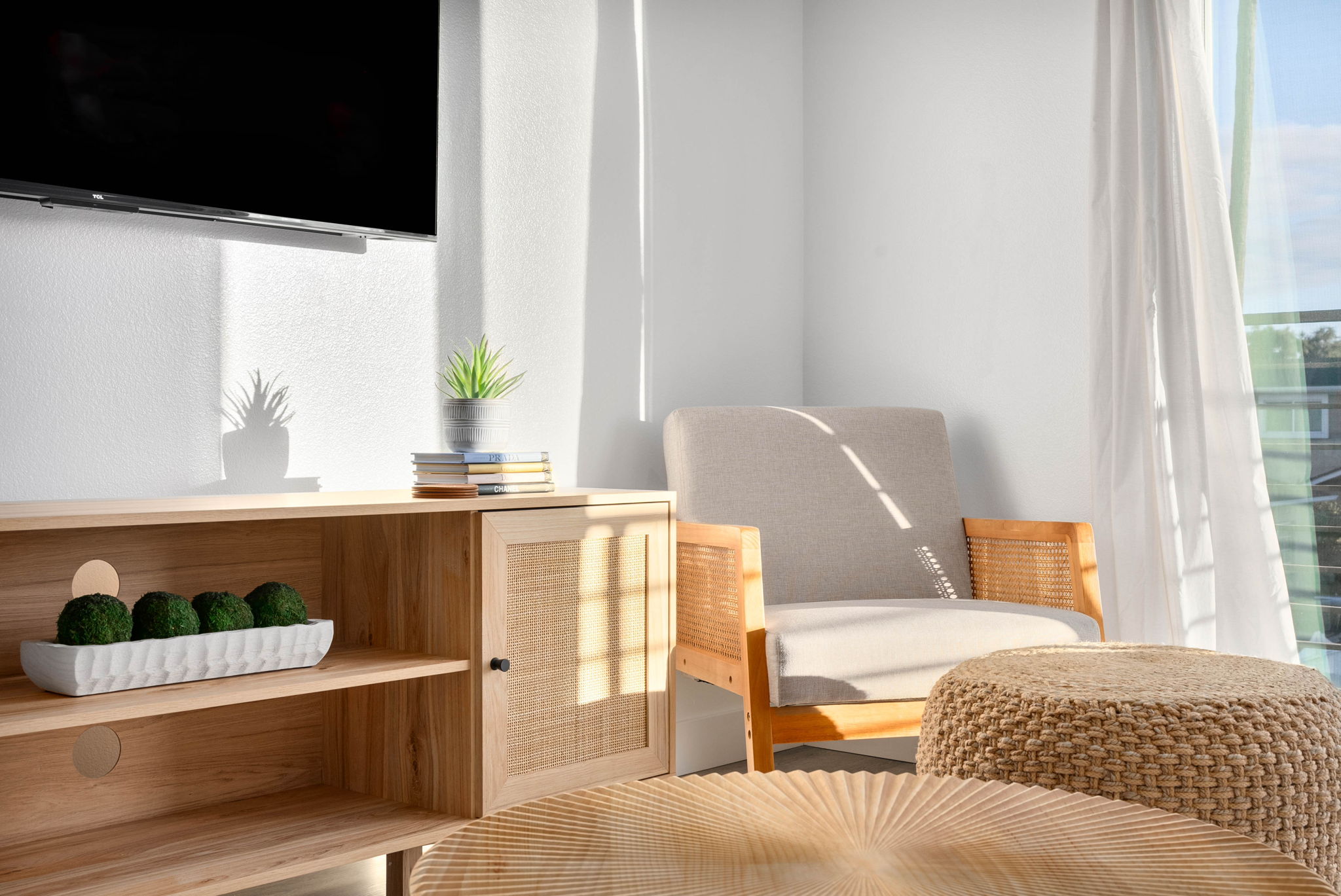3 Bed Modern House with Laundry + Parking photo 5