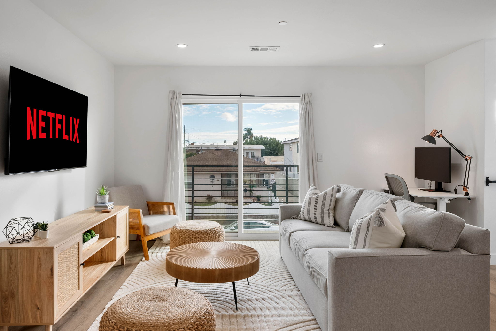 3 Bed Modern House with Laundry + Parking photo 4