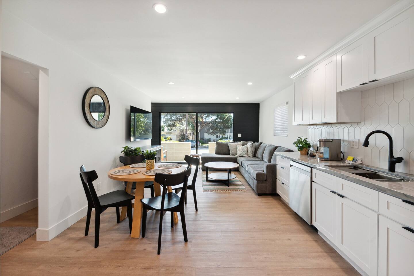 Pacific Beach Modern Home - 3 bdr/2 bath/Parking photo 2
