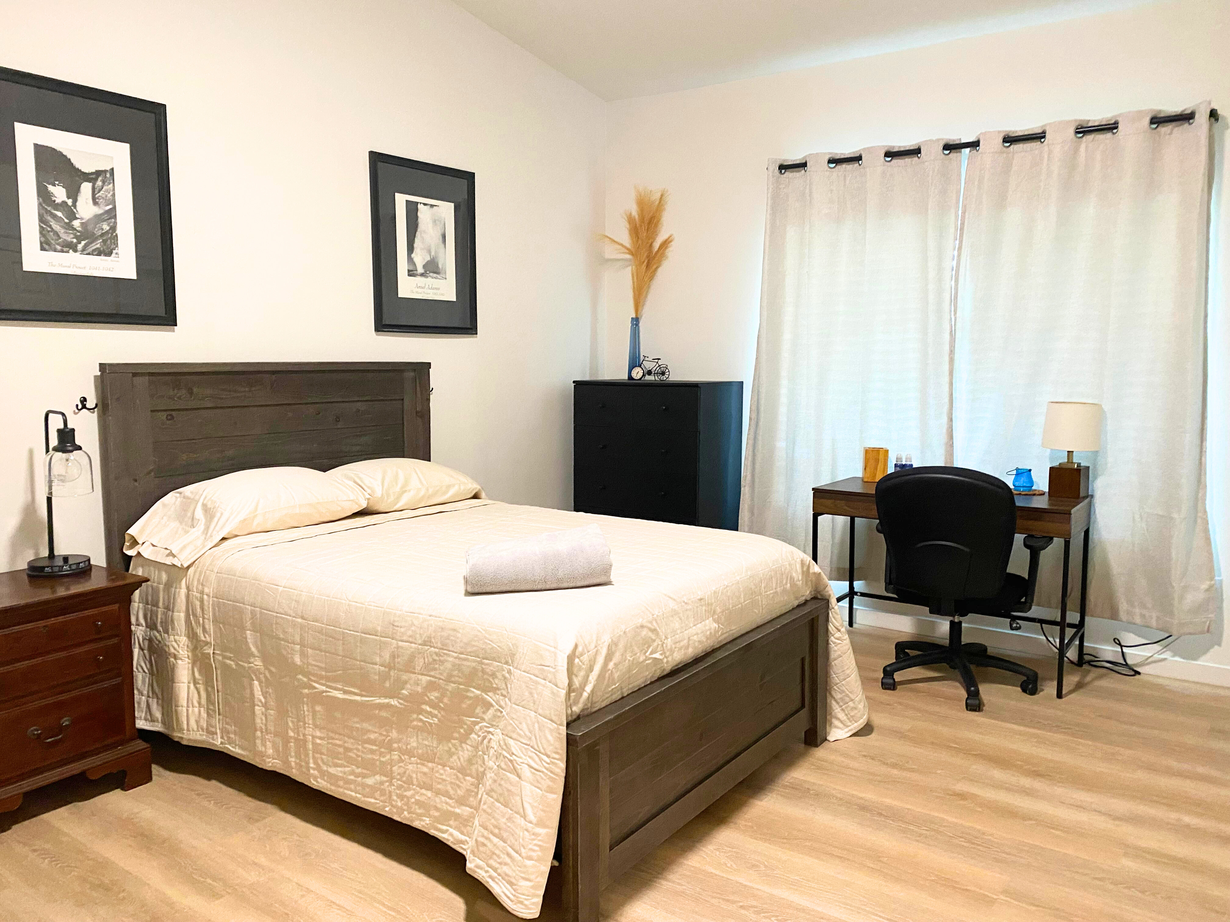 Comfortable Room Rentals for Working Professionals photo 2