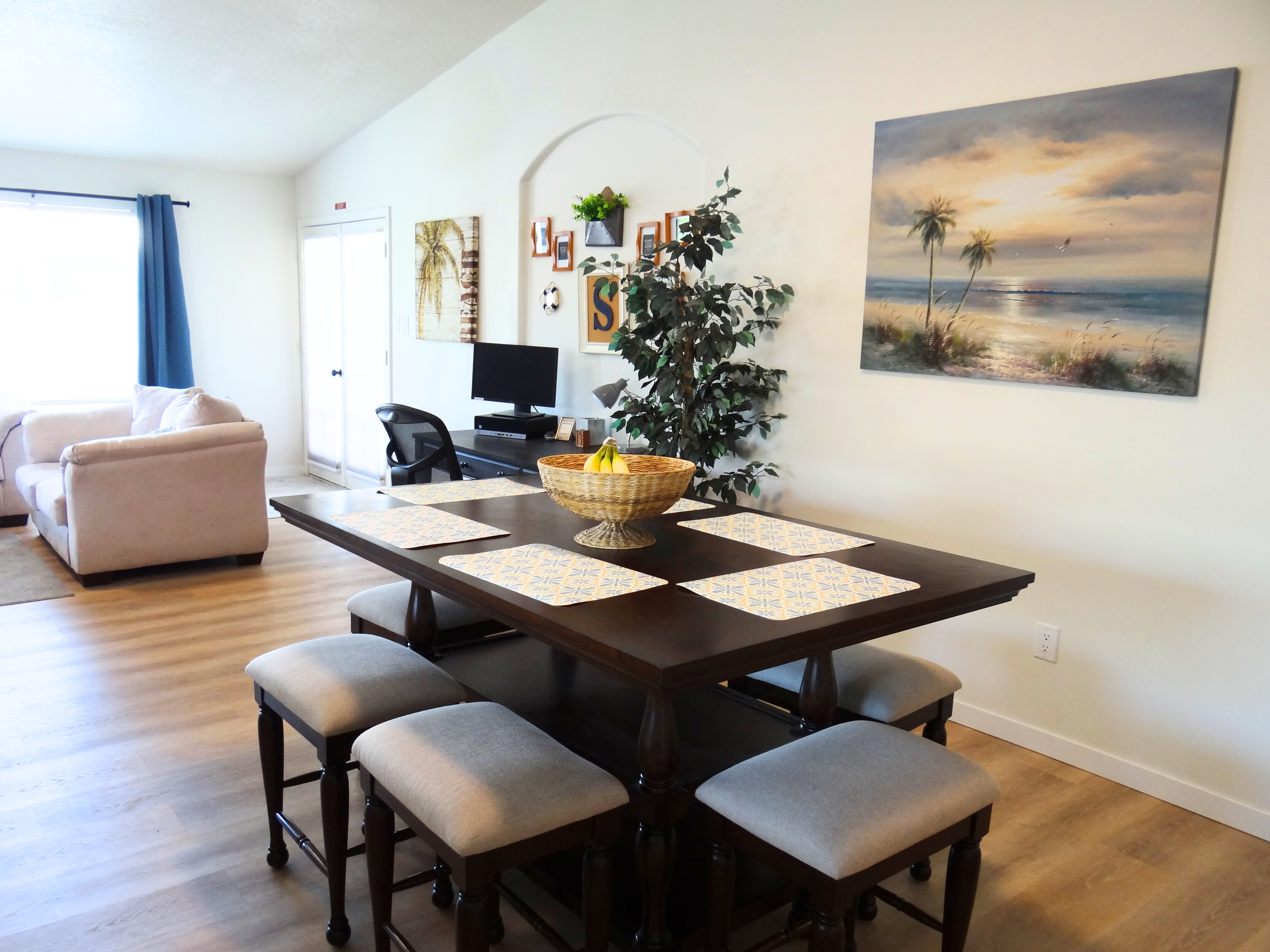 Comfortable Room Rentals for Working Professionals photo 3