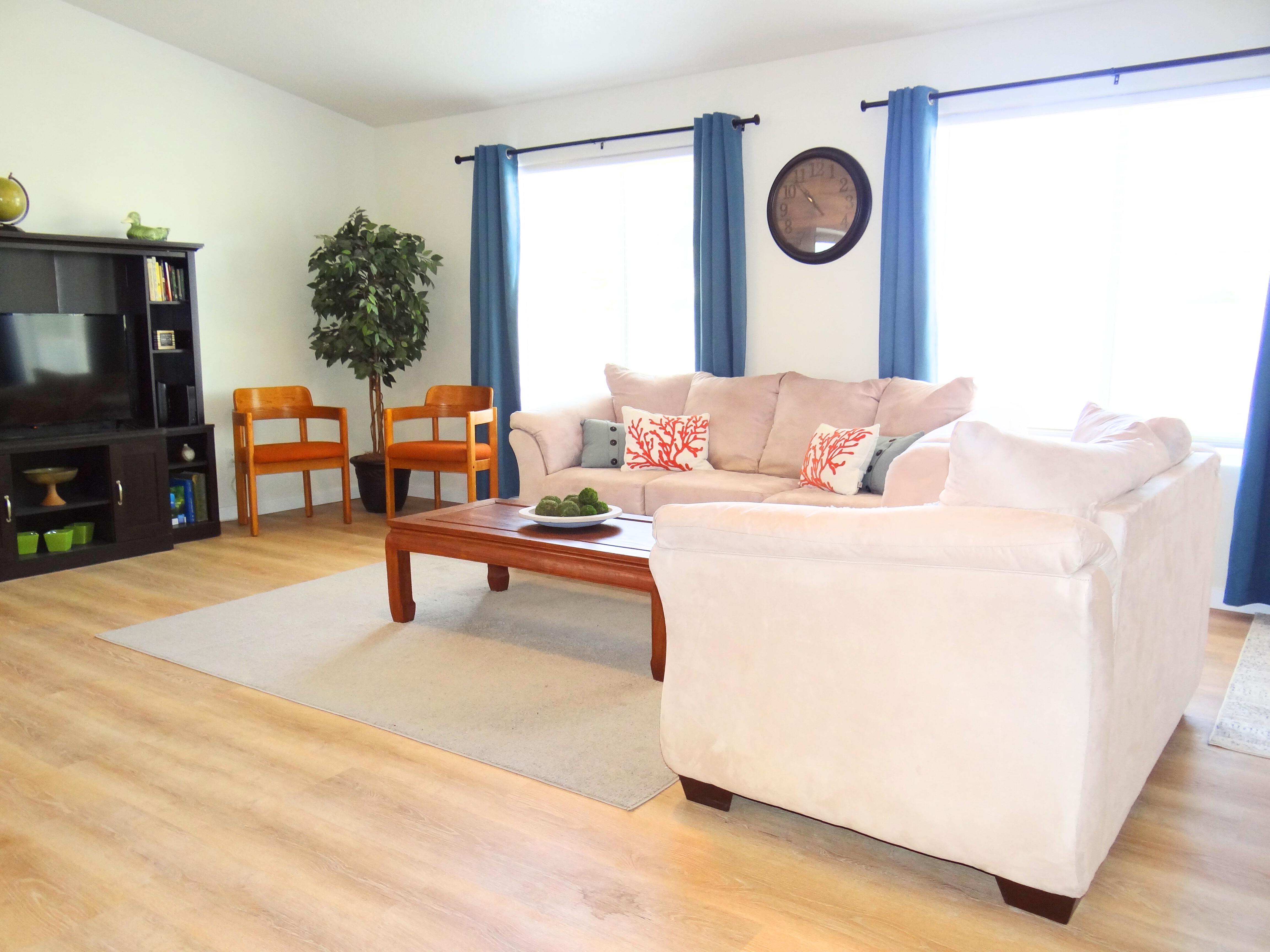Comfortable Room Rentals for Working Professionals photo 5