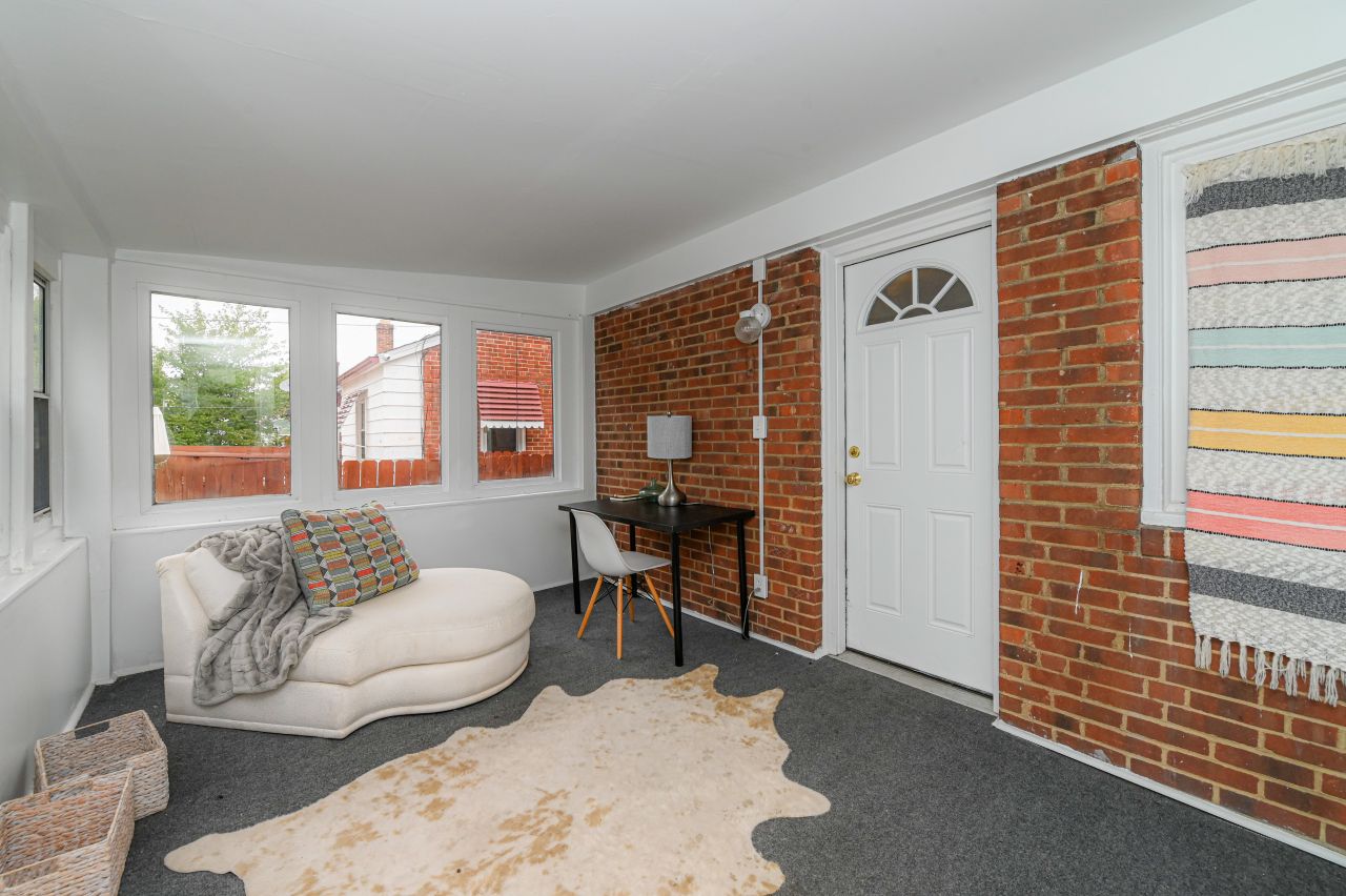 Pet-Friendly 3BR Home, Furnished - Midterm Rental photo 3