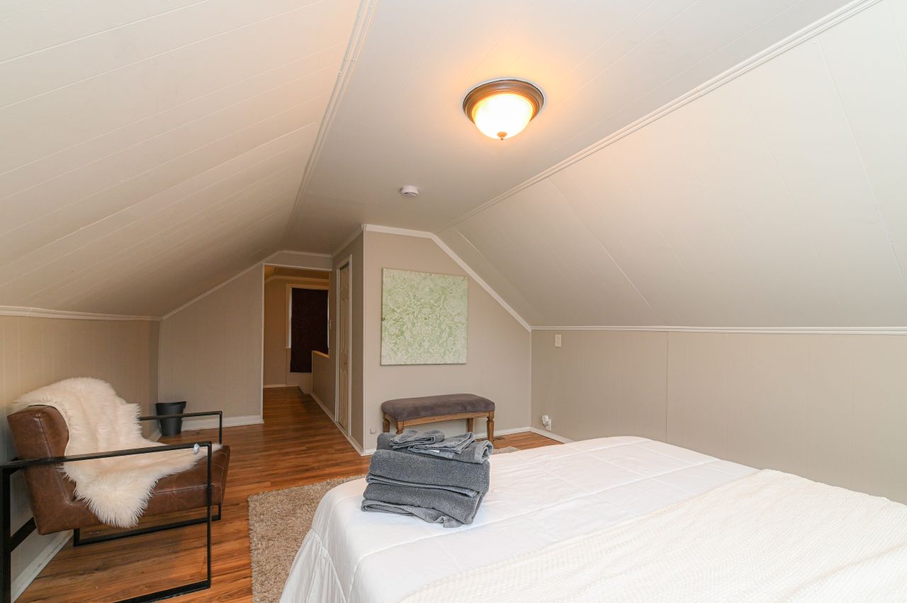 Pet-Friendly 3BR Home, Furnished - Midterm Rental photo 2