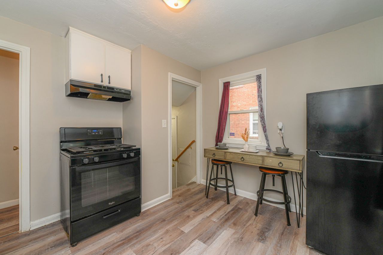 Pet-Friendly 3BR Home, Furnished - Midterm Rental photo 5