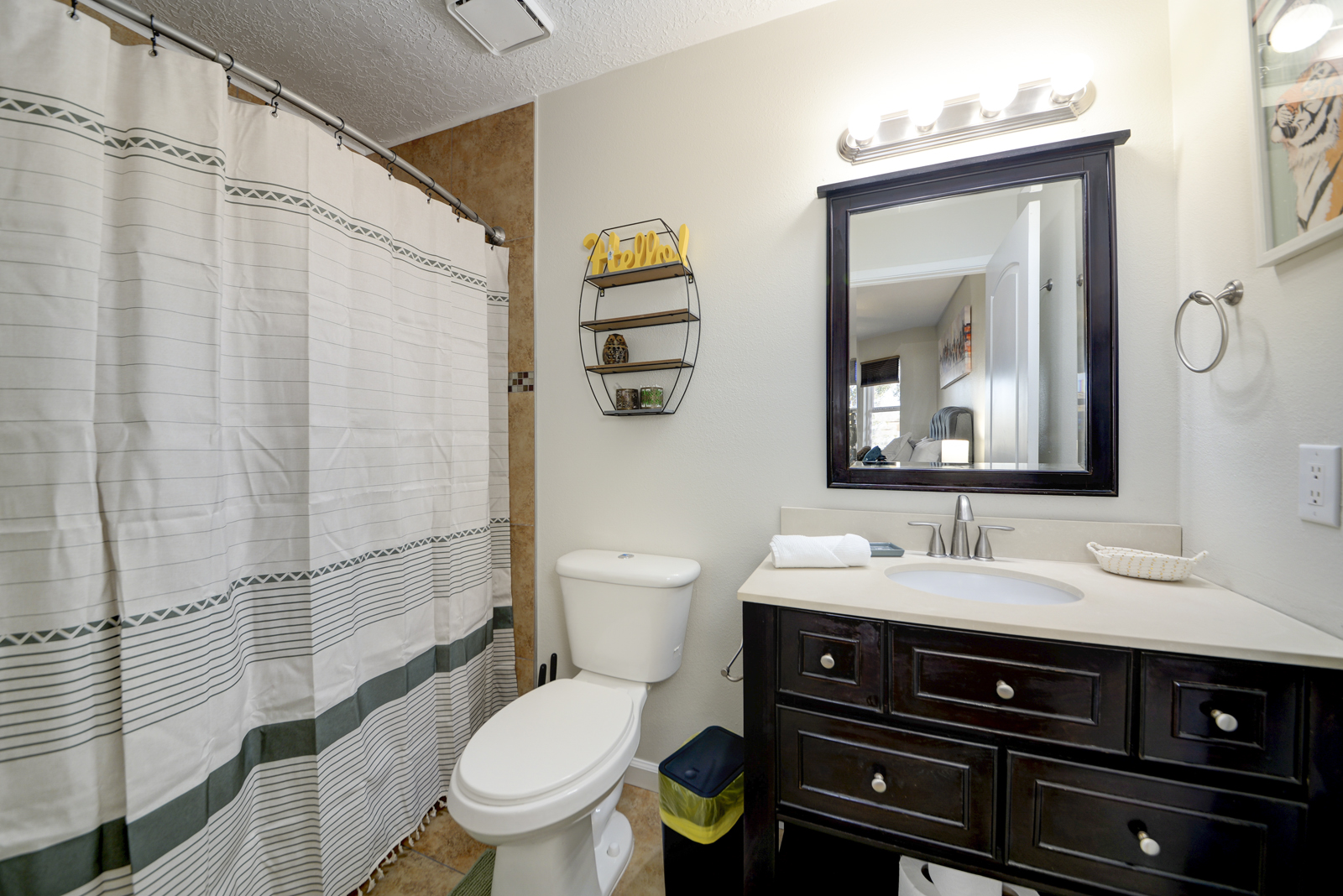 Quaint home 3 bedroom 2 bath near hospitals & park photo 4