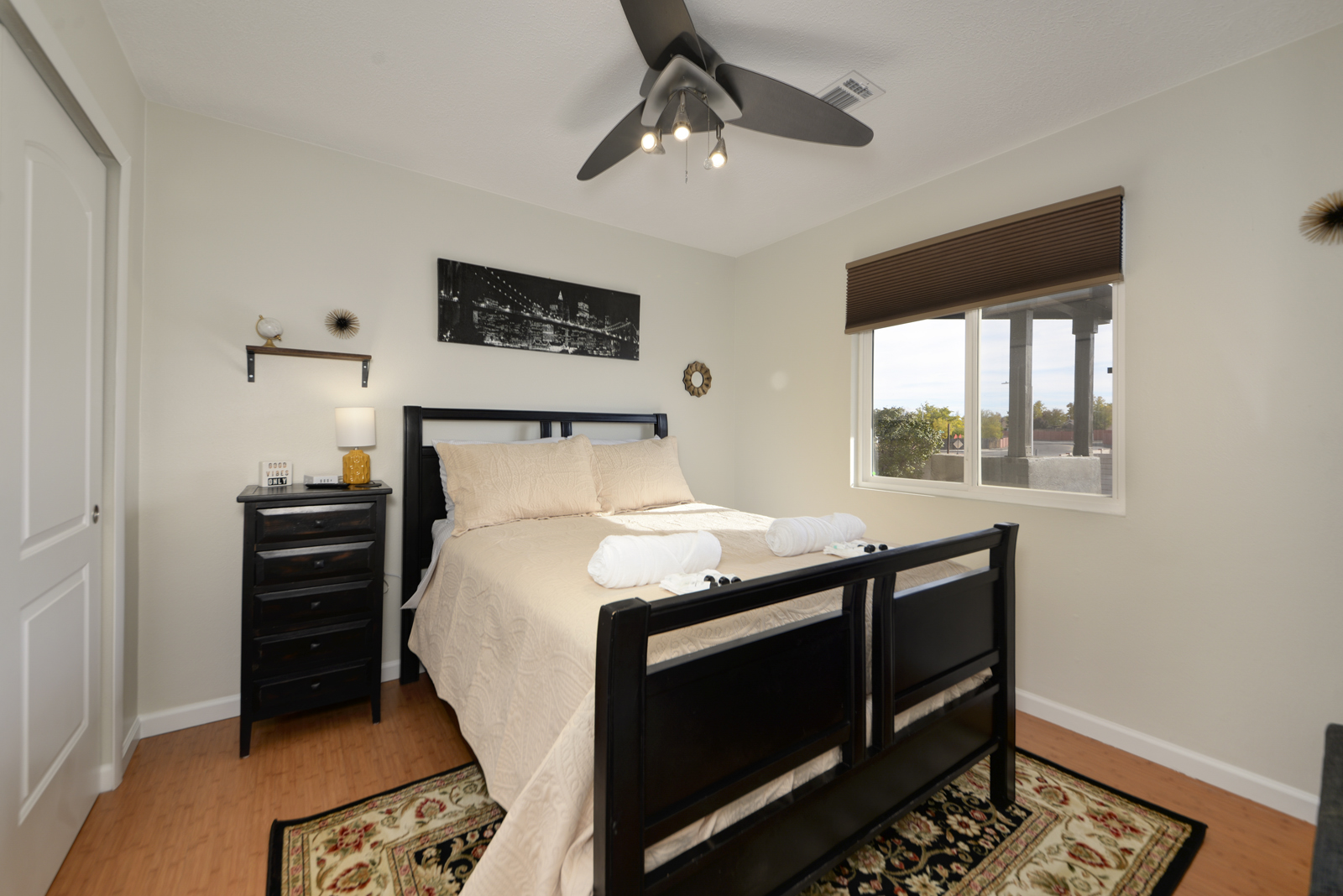 Quaint home 3 bedroom 2 bath near hospitals & park photo 2