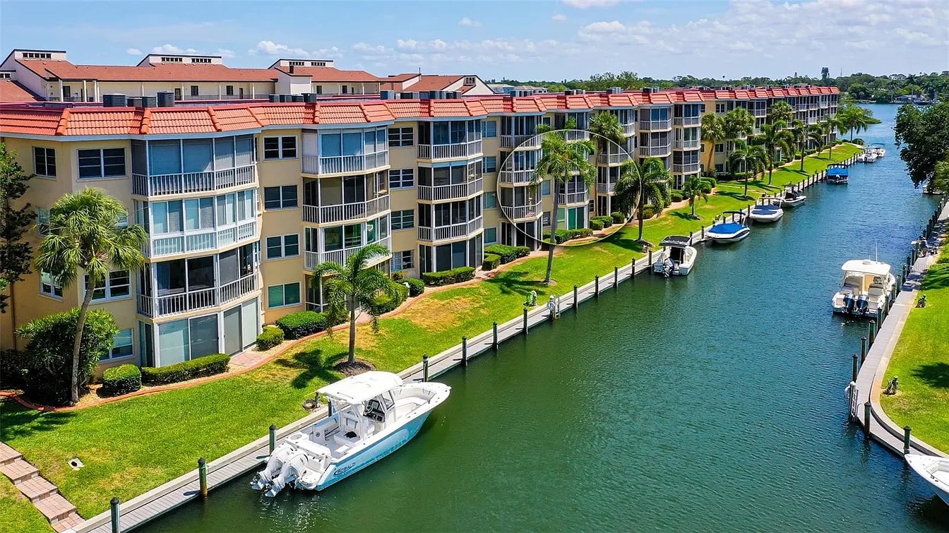 5 minutes walk to #1 Beach in America canal view! photo 2