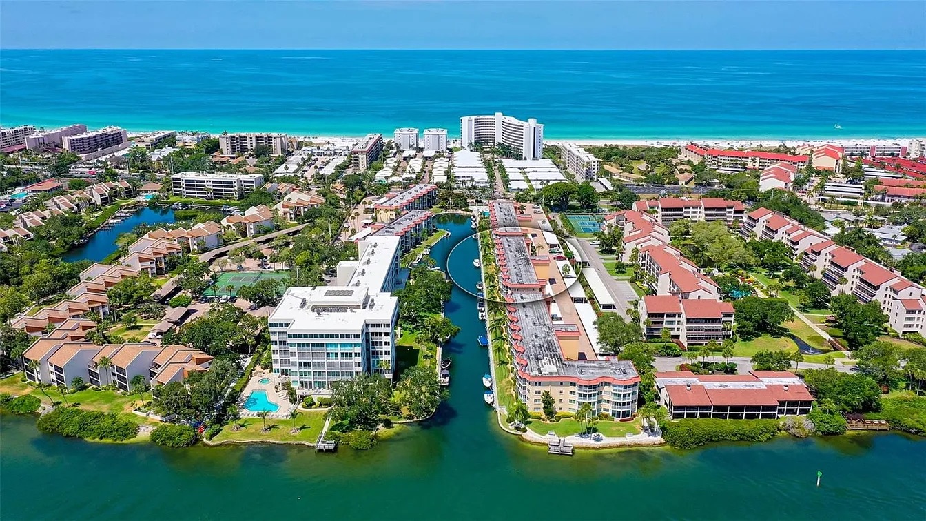 5 minutes walk to #1 Beach in America canal view! photo 4