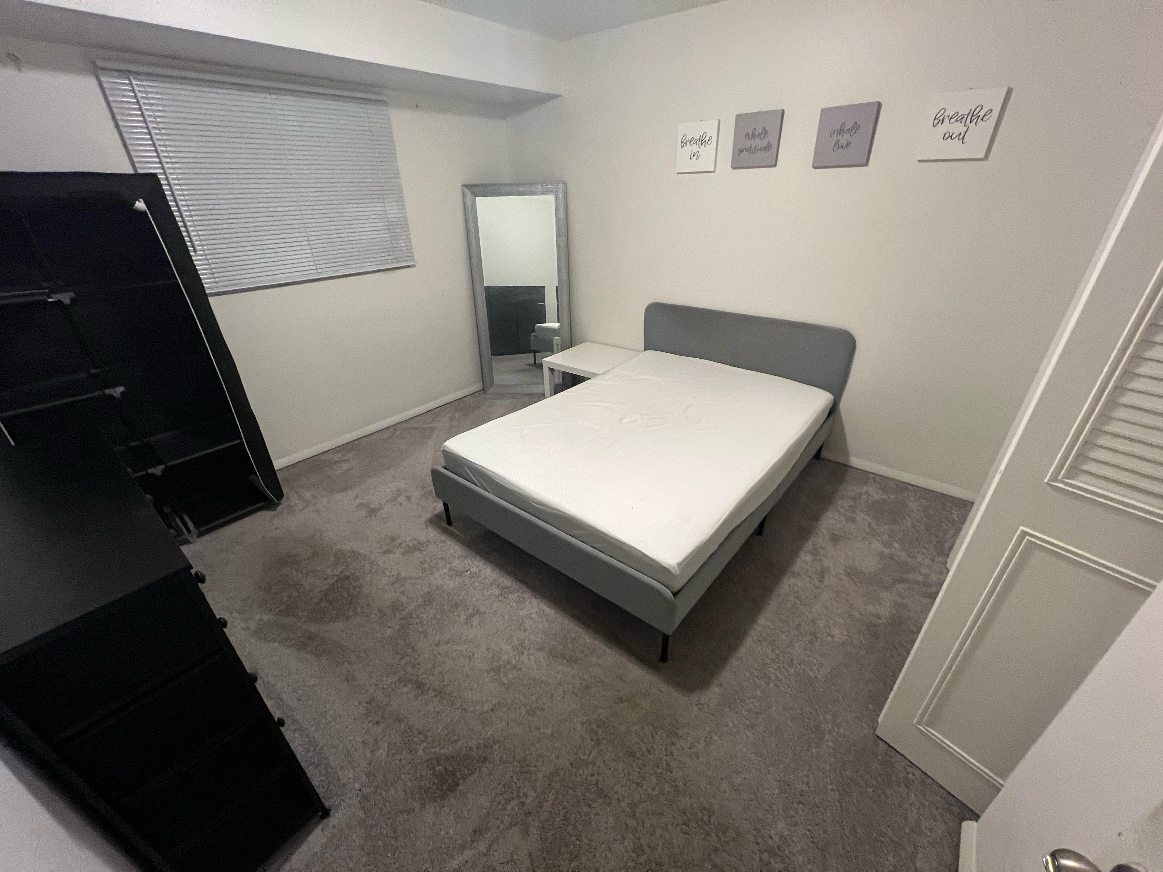 Furnished Room for Rent – All Utilities Included ( photo 5