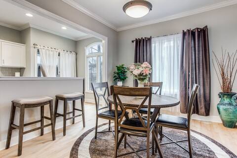 4011 Roswell Street, a stylish 3-bedroom, 2-bath  photo 2