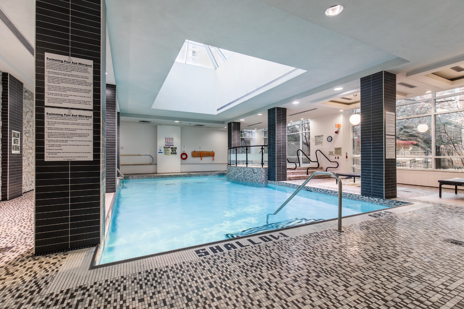 Luxury 2BR 2bath Condo With Pool by Square One photo 3