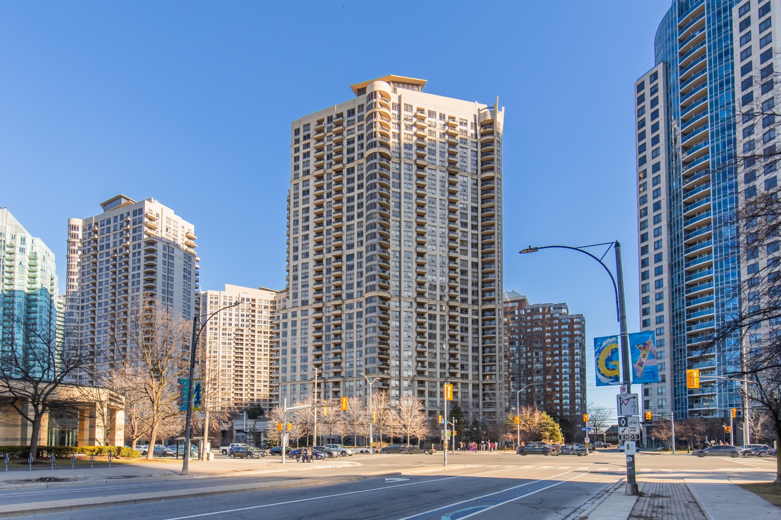 Luxury 2BR 2bath Condo With Pool by Square One photo 4