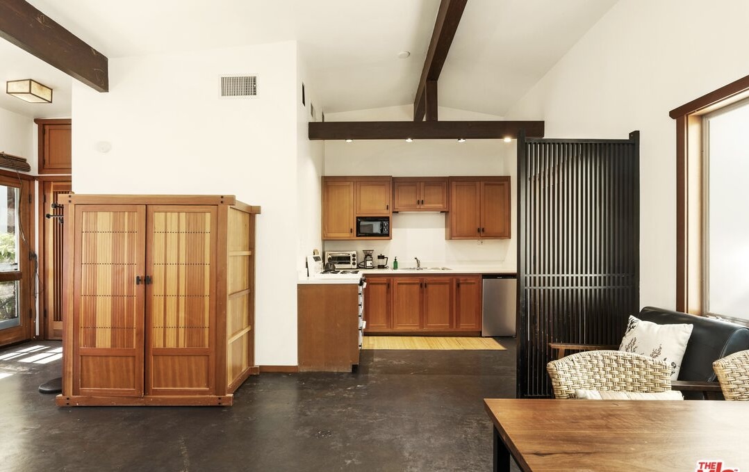 Private Furnished Guest Oasis in Brentwood, LA photo 3