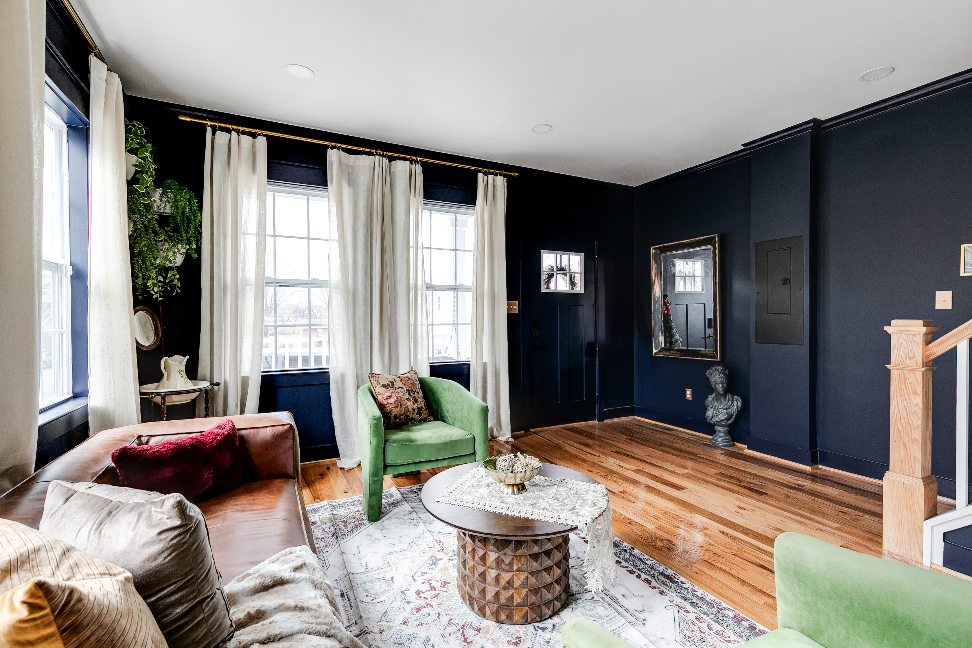 Vintage-chic 3BR Retreat w/ Yard & Fast WiFi photo 4