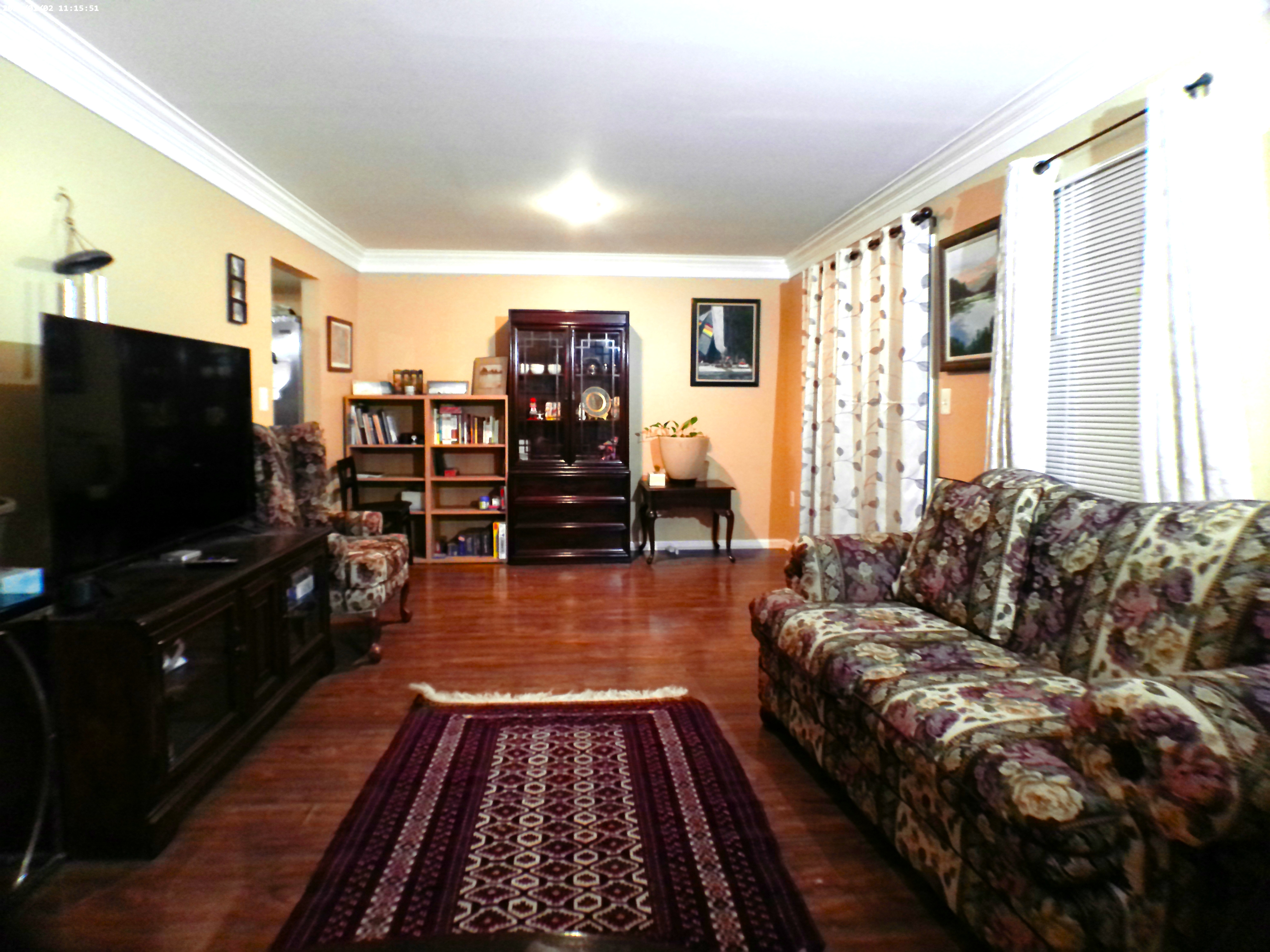 Spacious 3 BR 2.5 bath Townhome with 2 parking  photo 2
