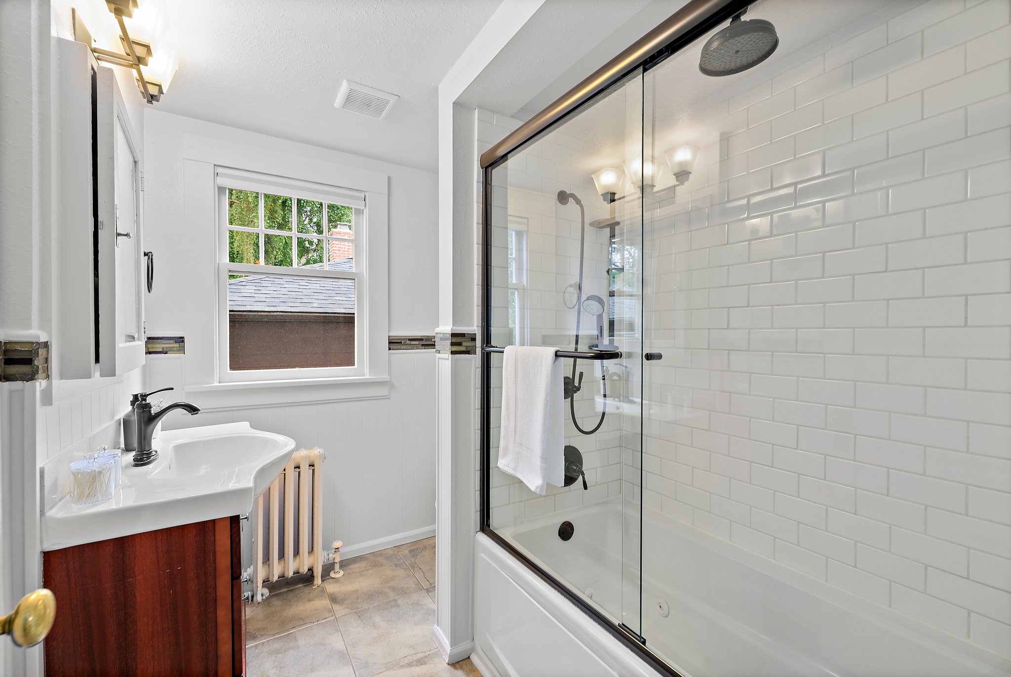 Spacious 8BR Getaway | Near Parks & Dining photo 5