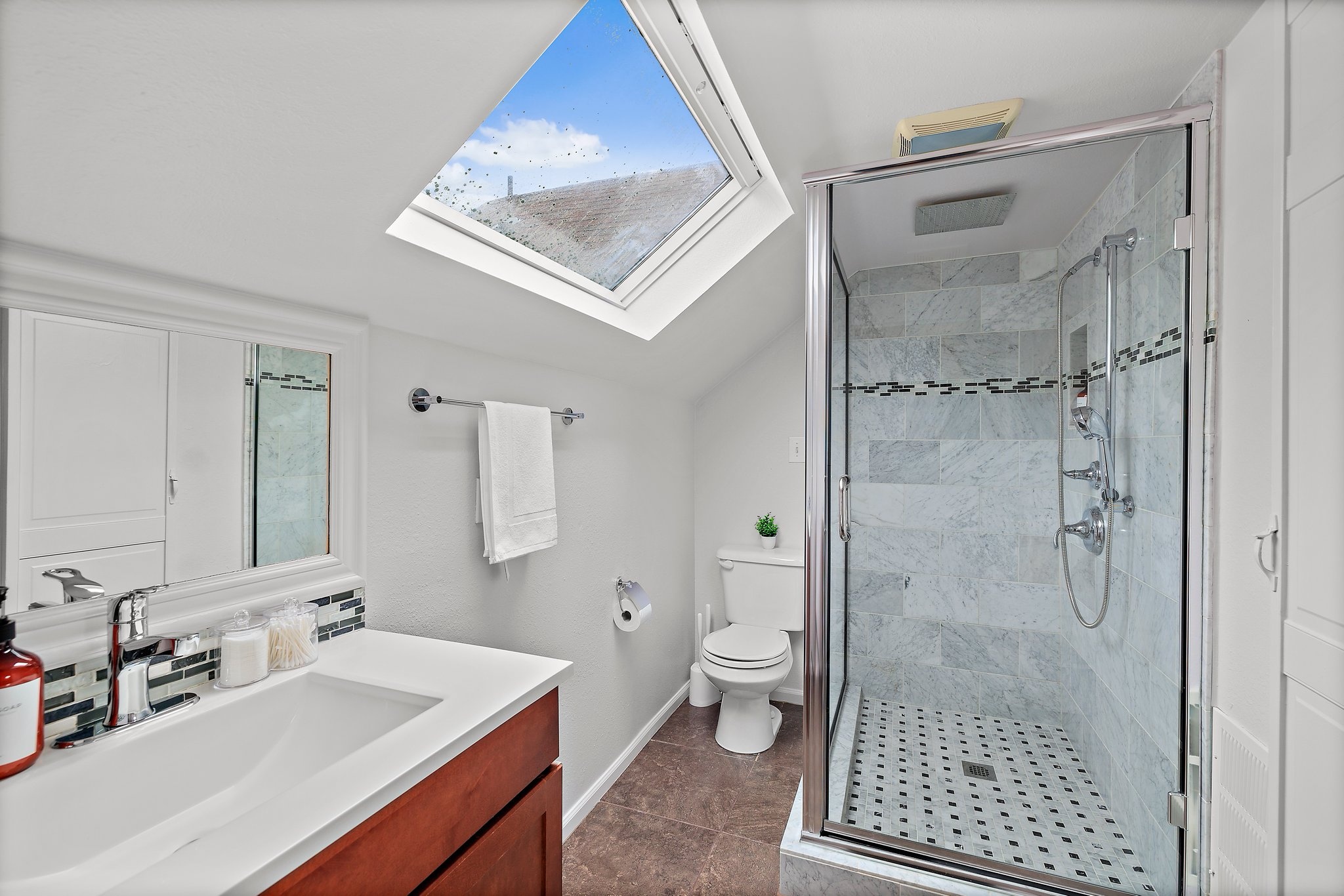 Spacious 8BR Getaway | Near Parks & Dining photo 4