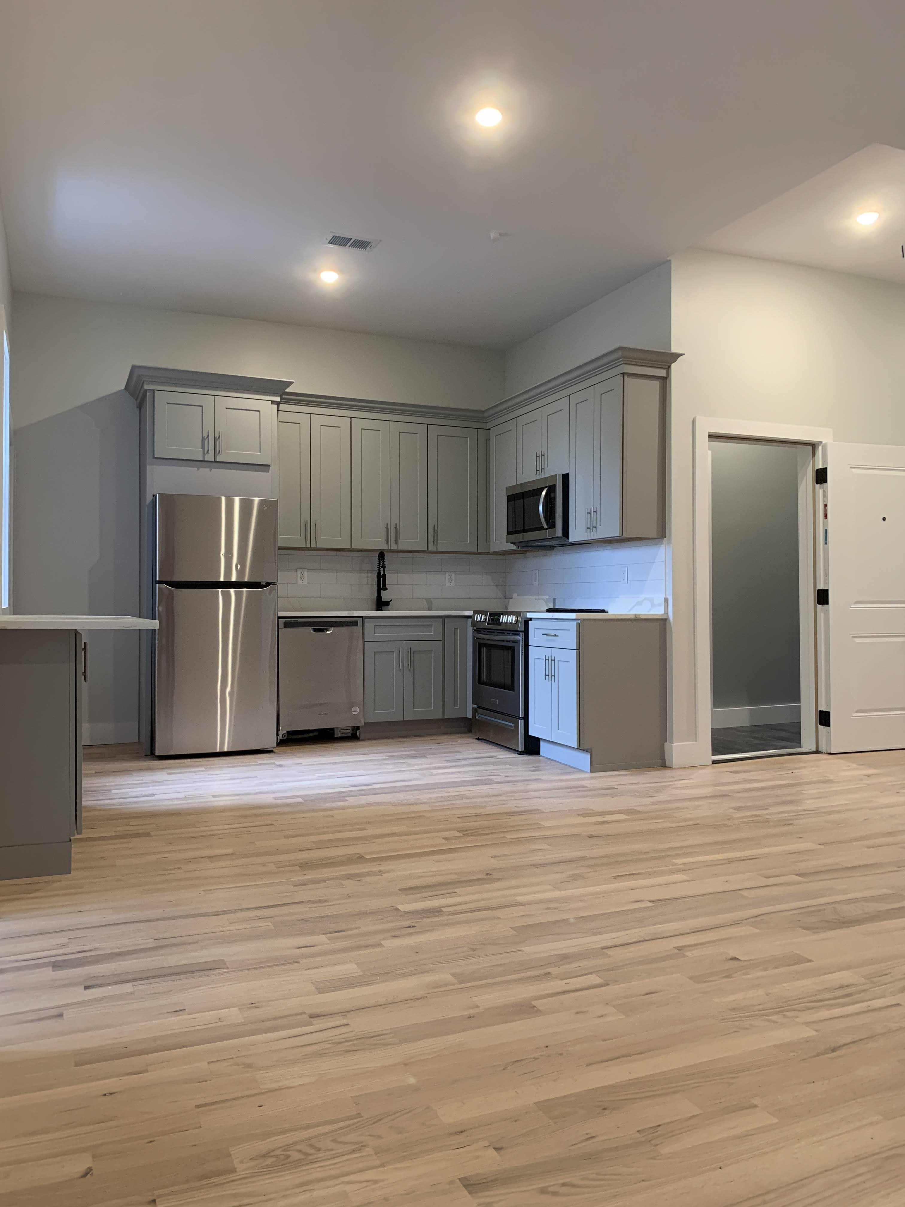 New 3 bdrm condo 8mi from NYC in Newark Ironbound  photo 3